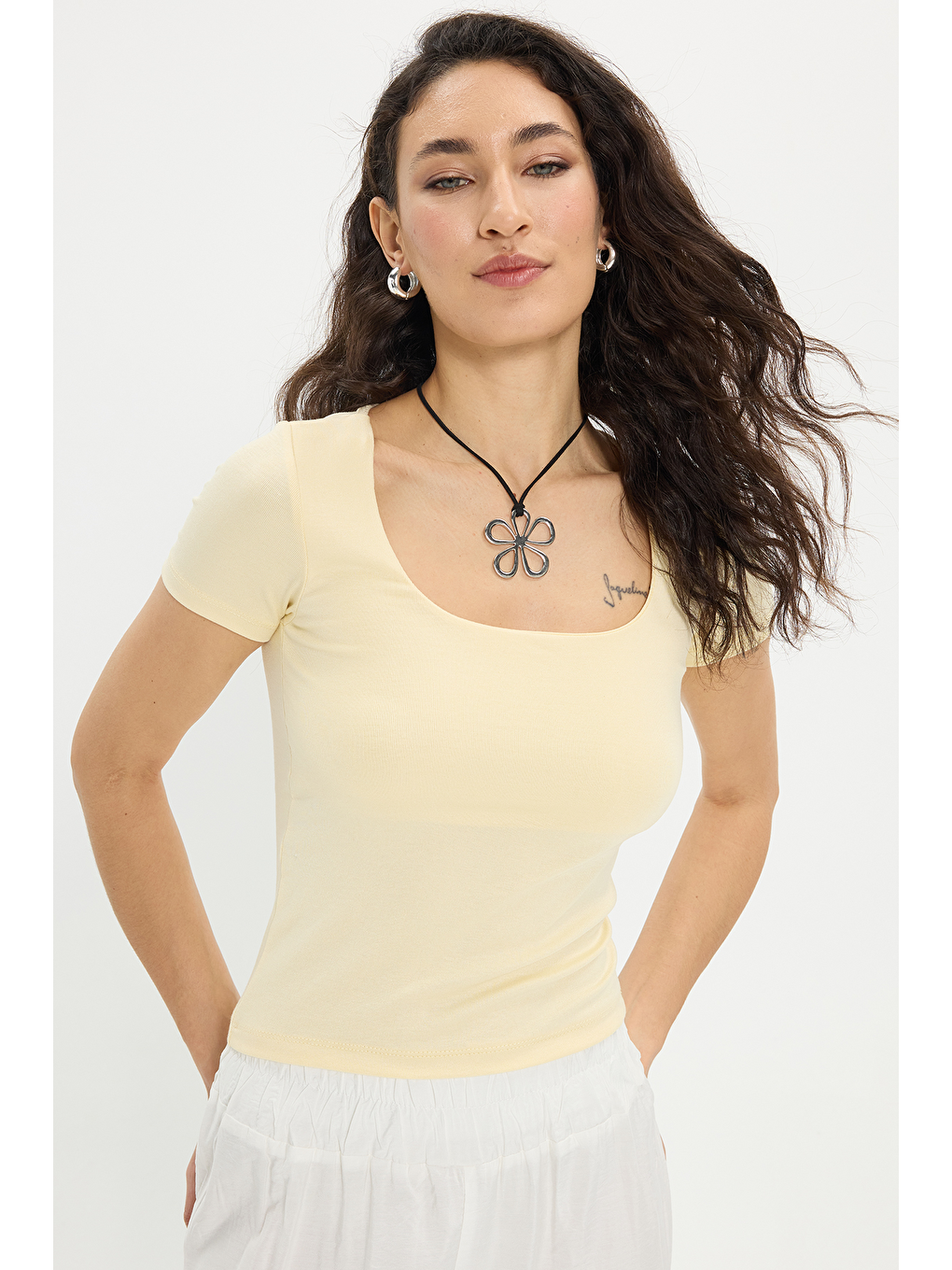 Kadın Slim Fit Dar Kesim Pamuklu Kare Yaka Kısa Kollu Sarı Tişört-6