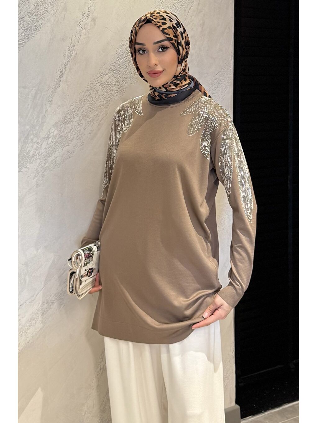 Kahverengi Omuz Taşlı Tesettür Triko Tunik-3