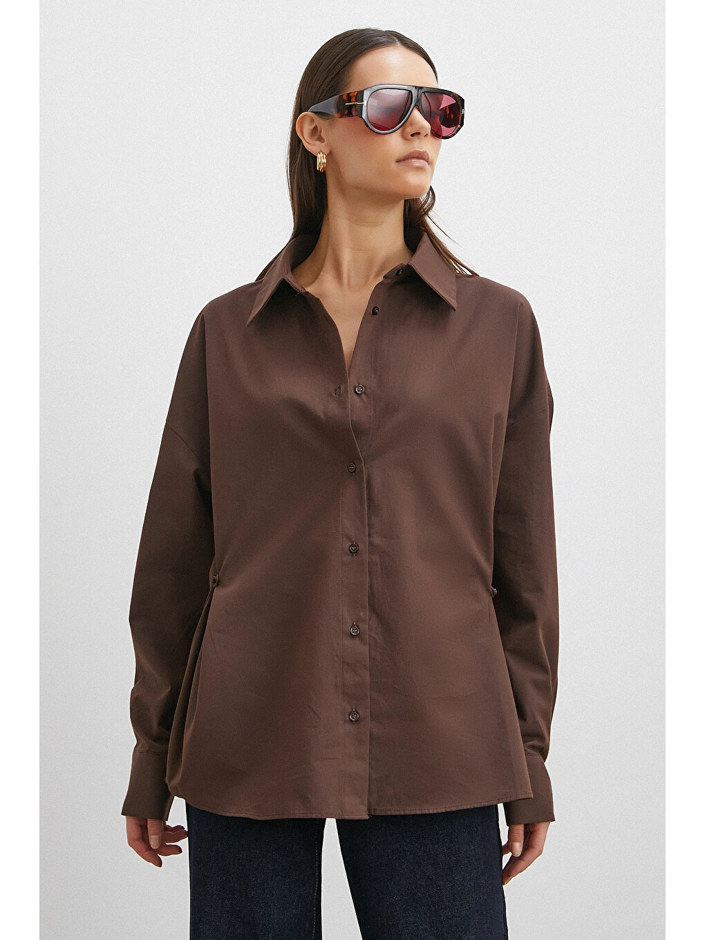 Karışık Düğme Detaylı Pamuklu Gömlek Kahve-3