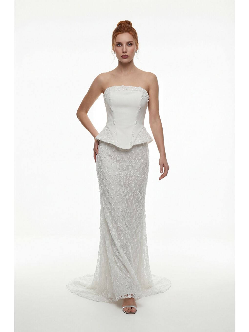 Kadın Beyaz Dar Kalıp Straplez Yaka Payetli Uzun Abiye Elbise-1