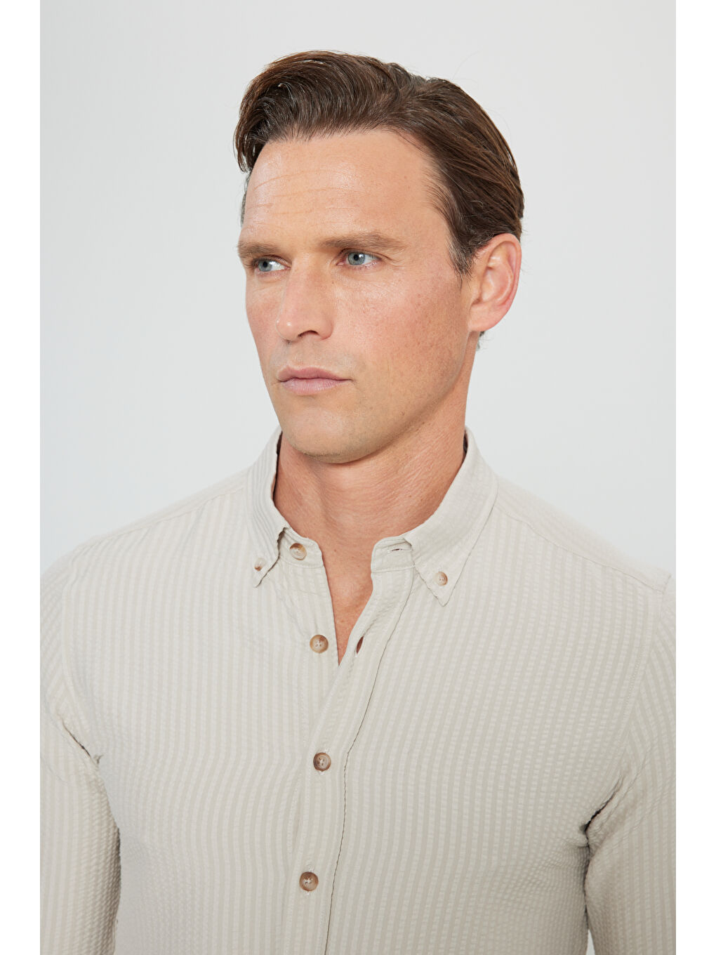 Erkek Bej Slim Fit Dar Kesim Düğmeli Yaka Armürlü Gofre Desenli Gömlek-3