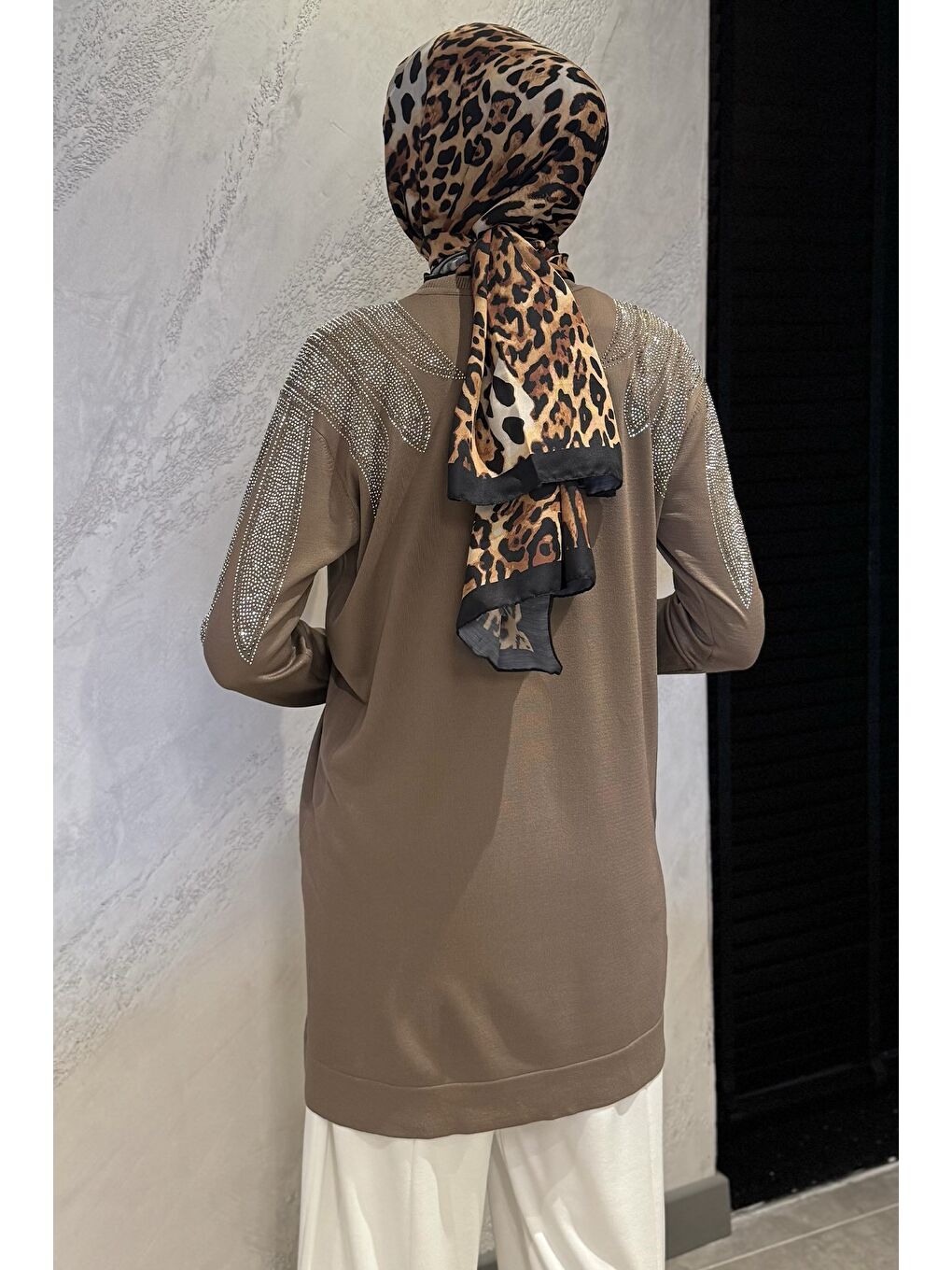 Kahverengi Omuz Taşlı Tesettür Triko Tunik-7