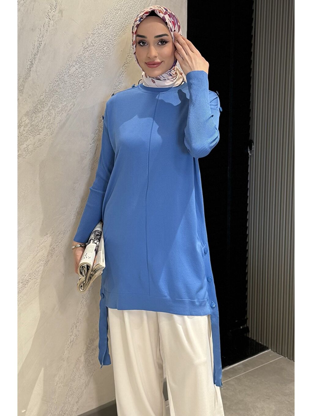 Mavi Düğme Detaylı Tesettür Triko Tunik-2