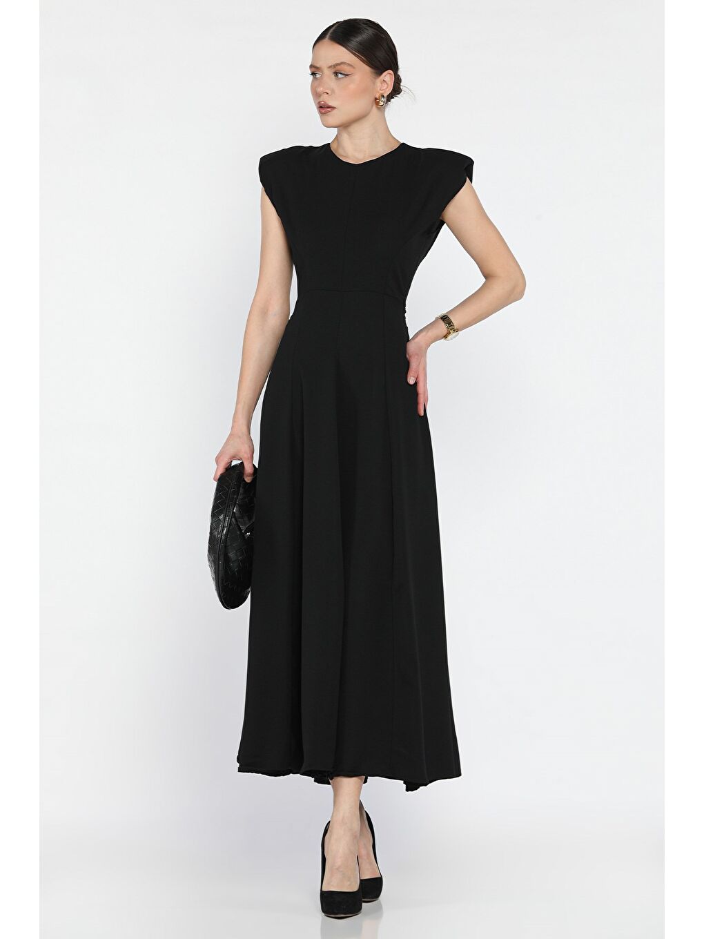 Siyah Kadın Omuz Vatkalı Bel Bağcıklı Sıfır Kol Elbise-1