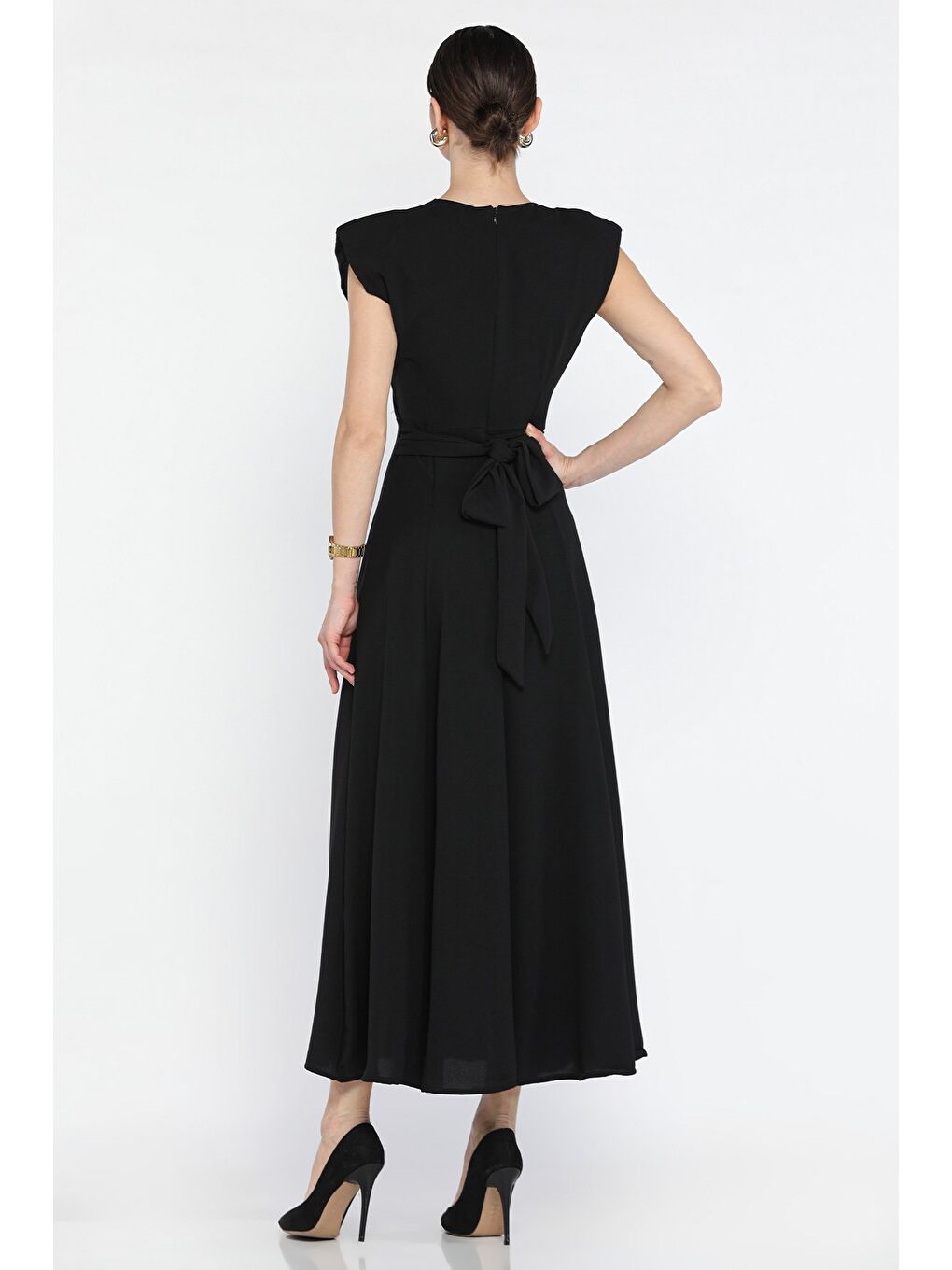 Siyah Kadın Omuz Vatkalı Bel Bağcıklı Sıfır Kol Elbise-2