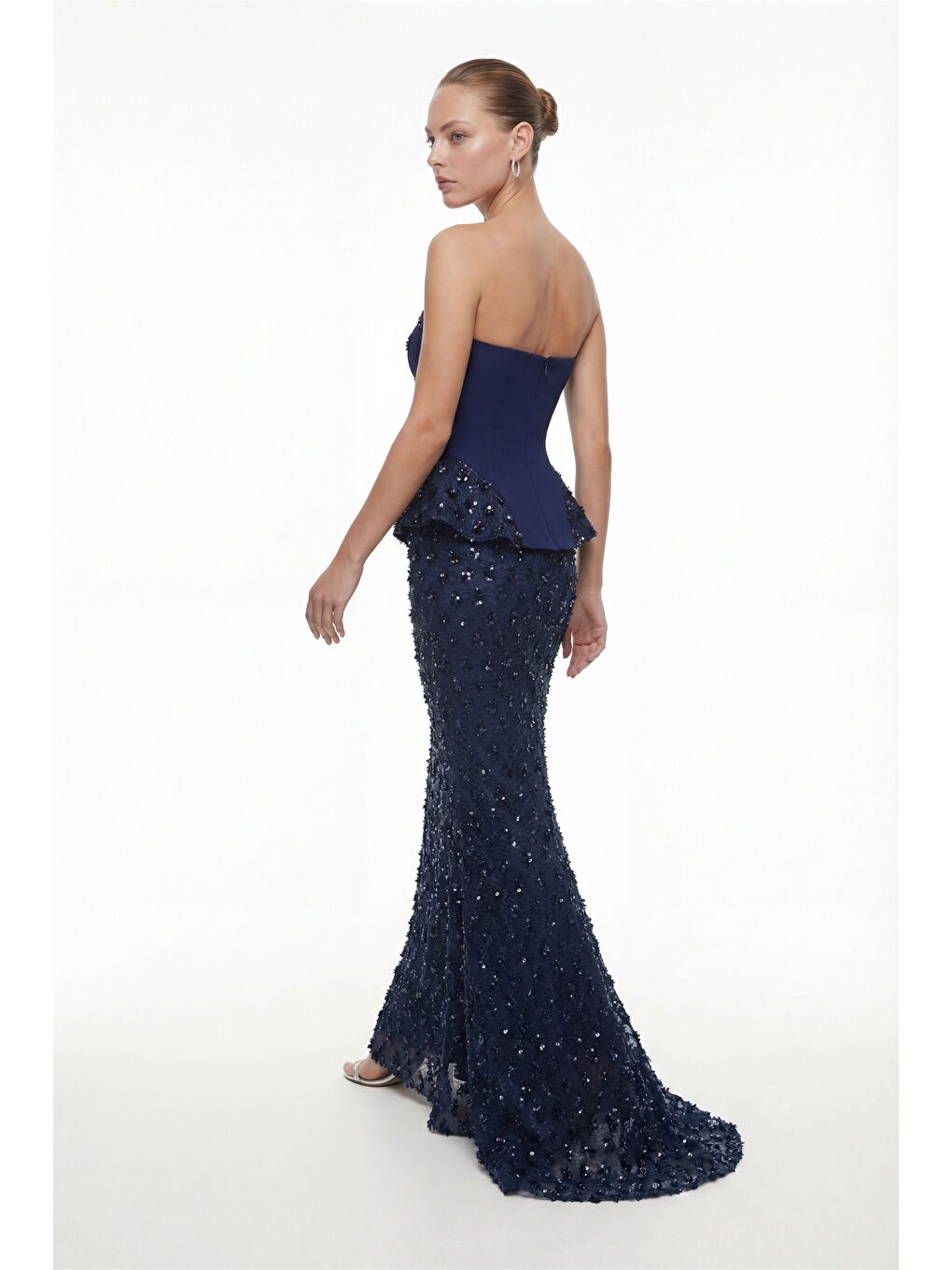 Kadın Lacivert Dar Kalıp Straplez Yaka Payetli Uzun Abiye Elbise-5
