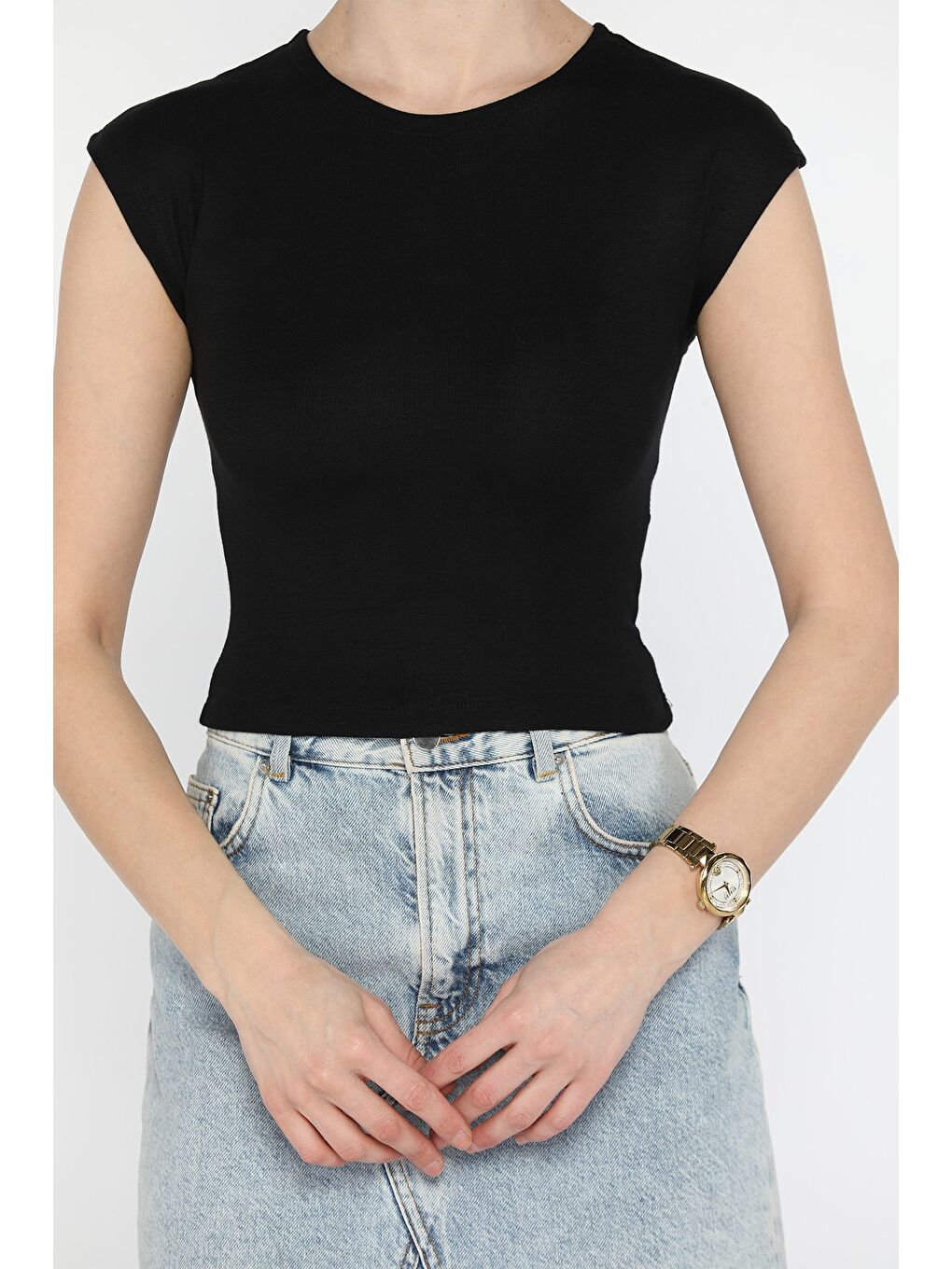 Siyah Bisiklet Yaka Sıfır Kol Kadın Tişört-2