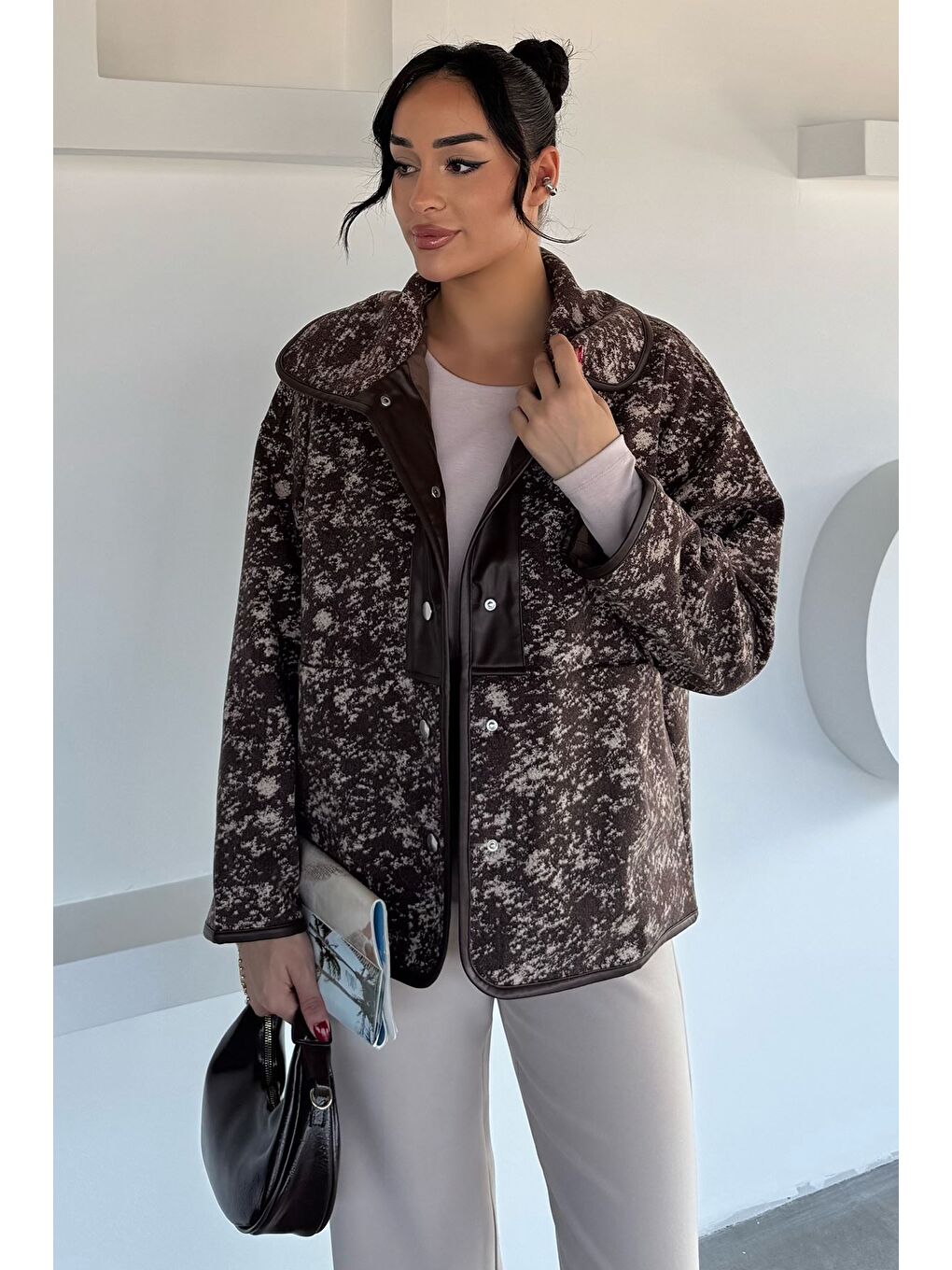 Kahverengi Kadın İç Astarlı Deri Garnili Çıtçıtlı Desenli Ceket
