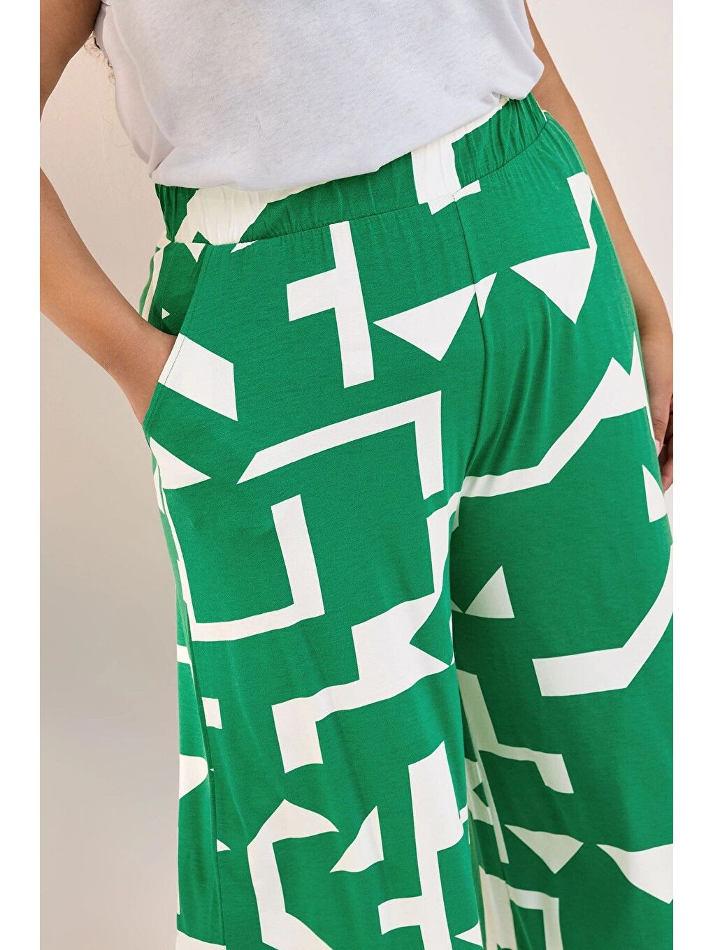 Yeşil Büyük Beden Yüksek Bel Lastikli Cepli Bol Paça Kapri Pantolon 304118-4