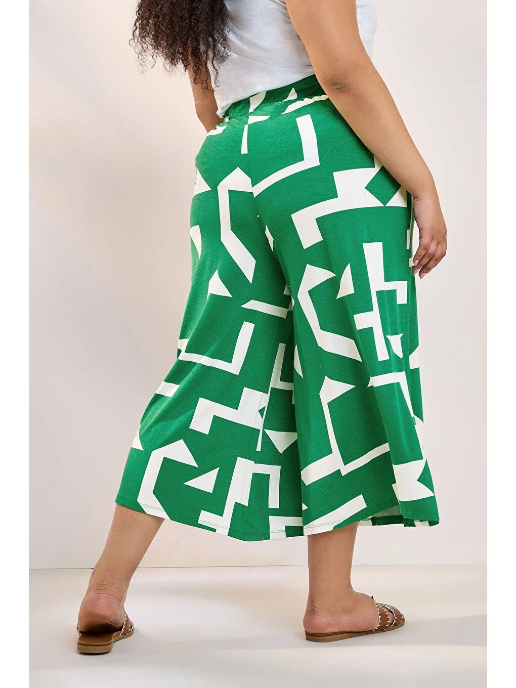 Yeşil Büyük Beden Yüksek Bel Lastikli Cepli Bol Paça Kapri Pantolon 304118-5