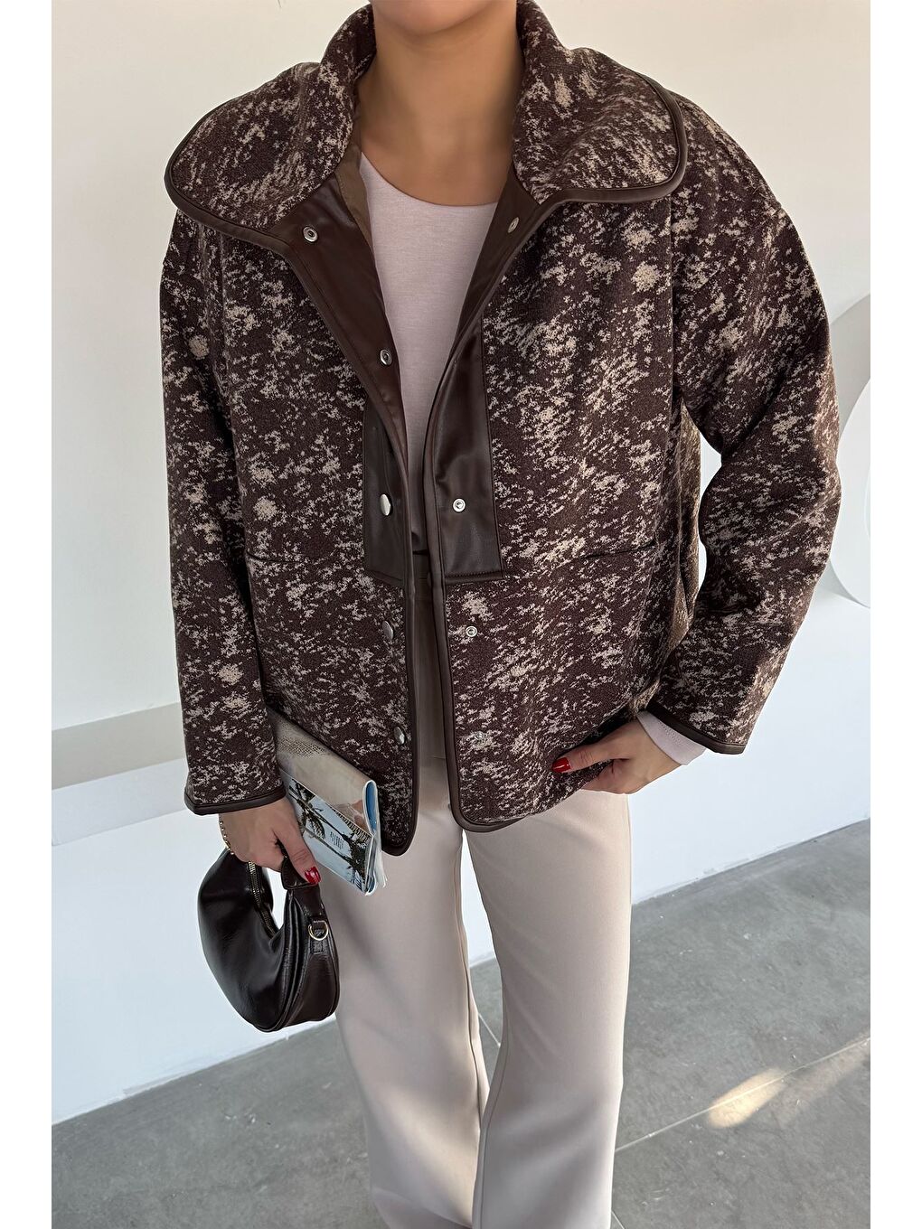 Kahverengi Kadın İç Astarlı Deri Garnili Çıtçıtlı Desenli Ceket-1