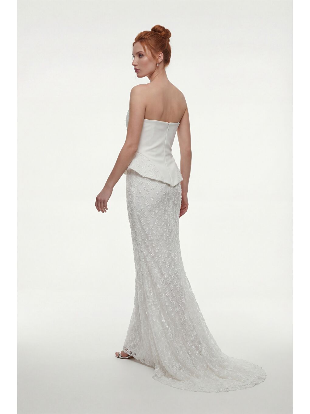 Kadın Beyaz Dar Kalıp Straplez Yaka Payetli Uzun Abiye Elbise-5