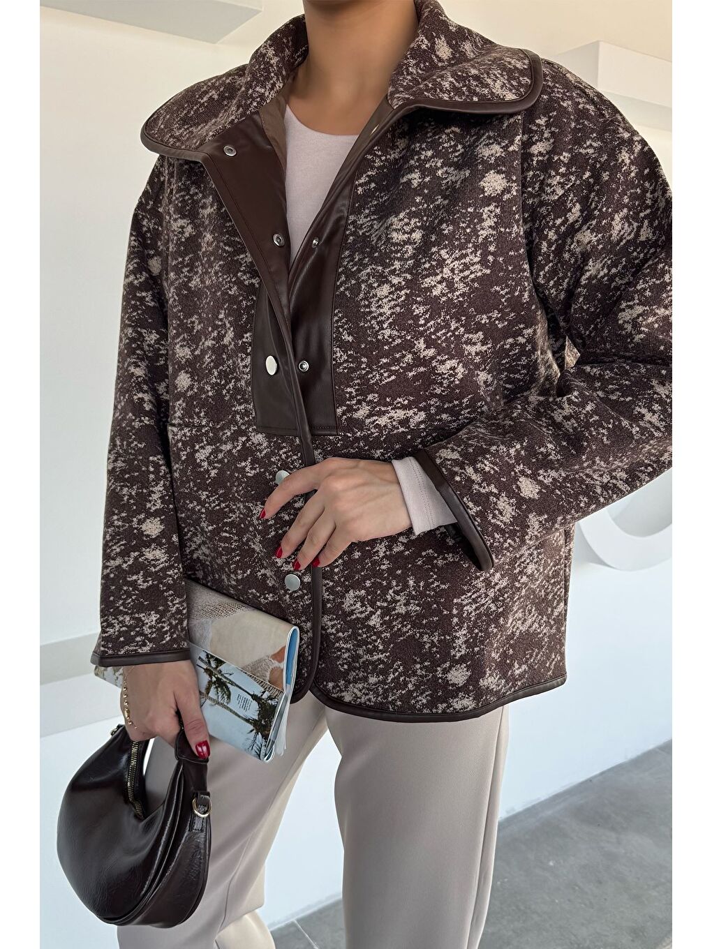 Kahverengi Kadın İç Astarlı Deri Garnili Çıtçıtlı Desenli Ceket-2