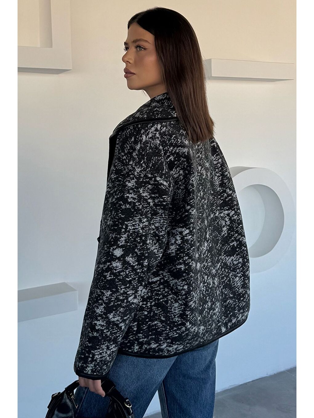 Siyah Kadın İç Astarlı Deri Garnili Çıtçıtlı Desenli Ceket-3