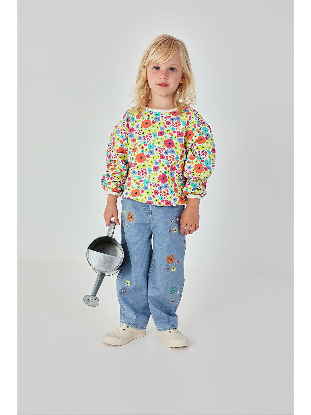 Çiçek Nakışlı Denim Pantolon 2-6 Yaş Mavi-3