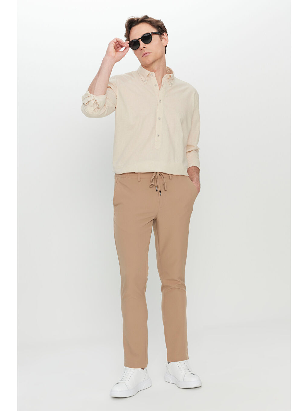 Erkek Bej Slim Fit Dar Kesim Beli Bağlamalı Yan Cepli Casual Pantolon-1