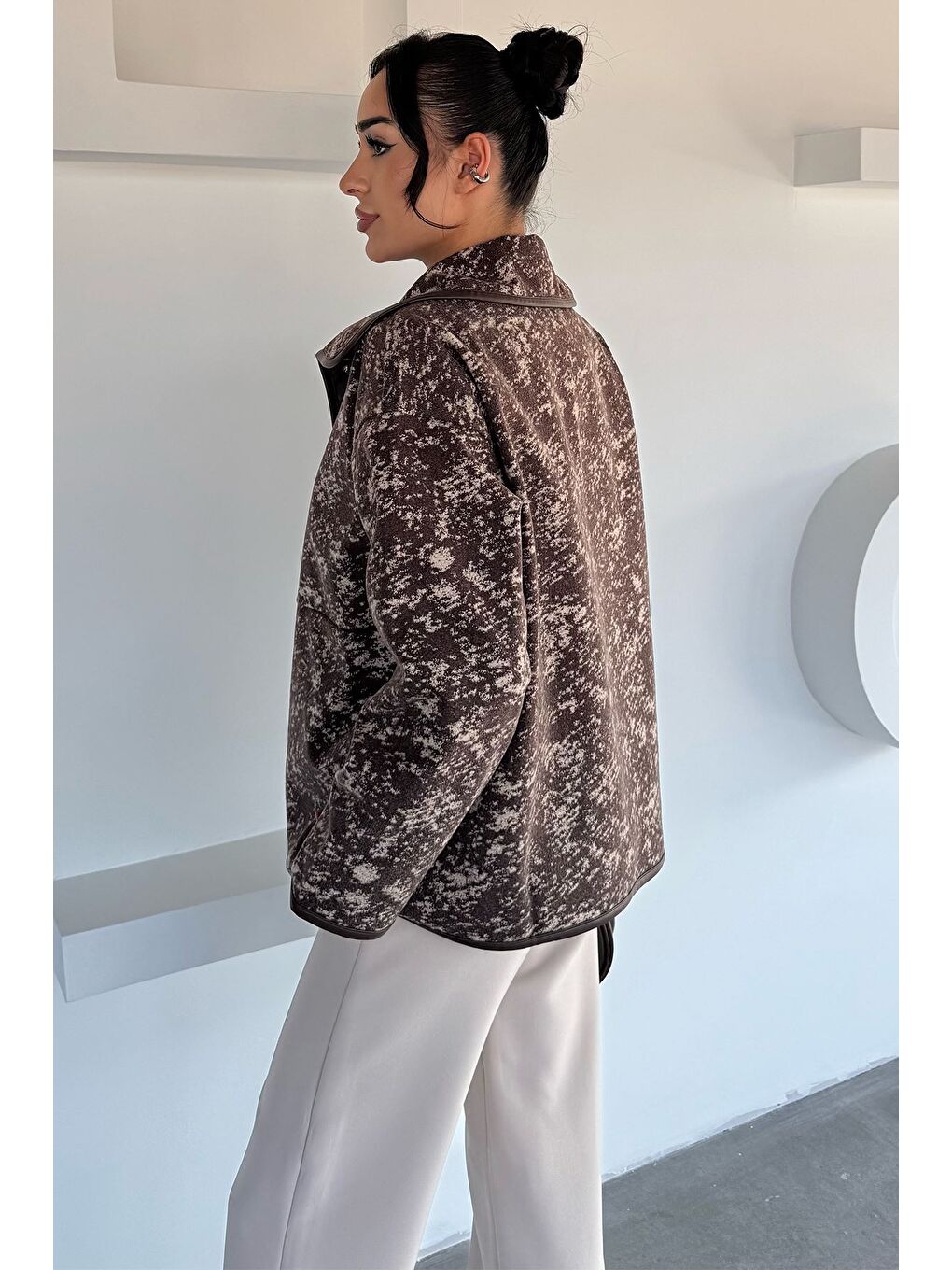 Kahverengi Kadın İç Astarlı Deri Garnili Çıtçıtlı Desenli Ceket-3