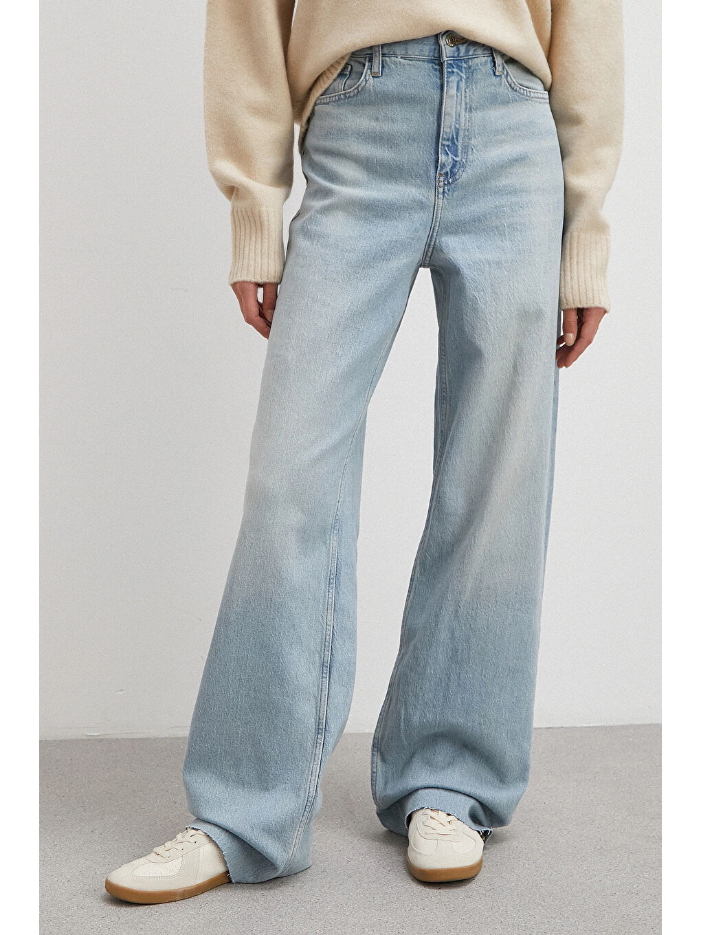 Yüksek Bel Kesik Paça Straight Jean Buz Mavisi-2