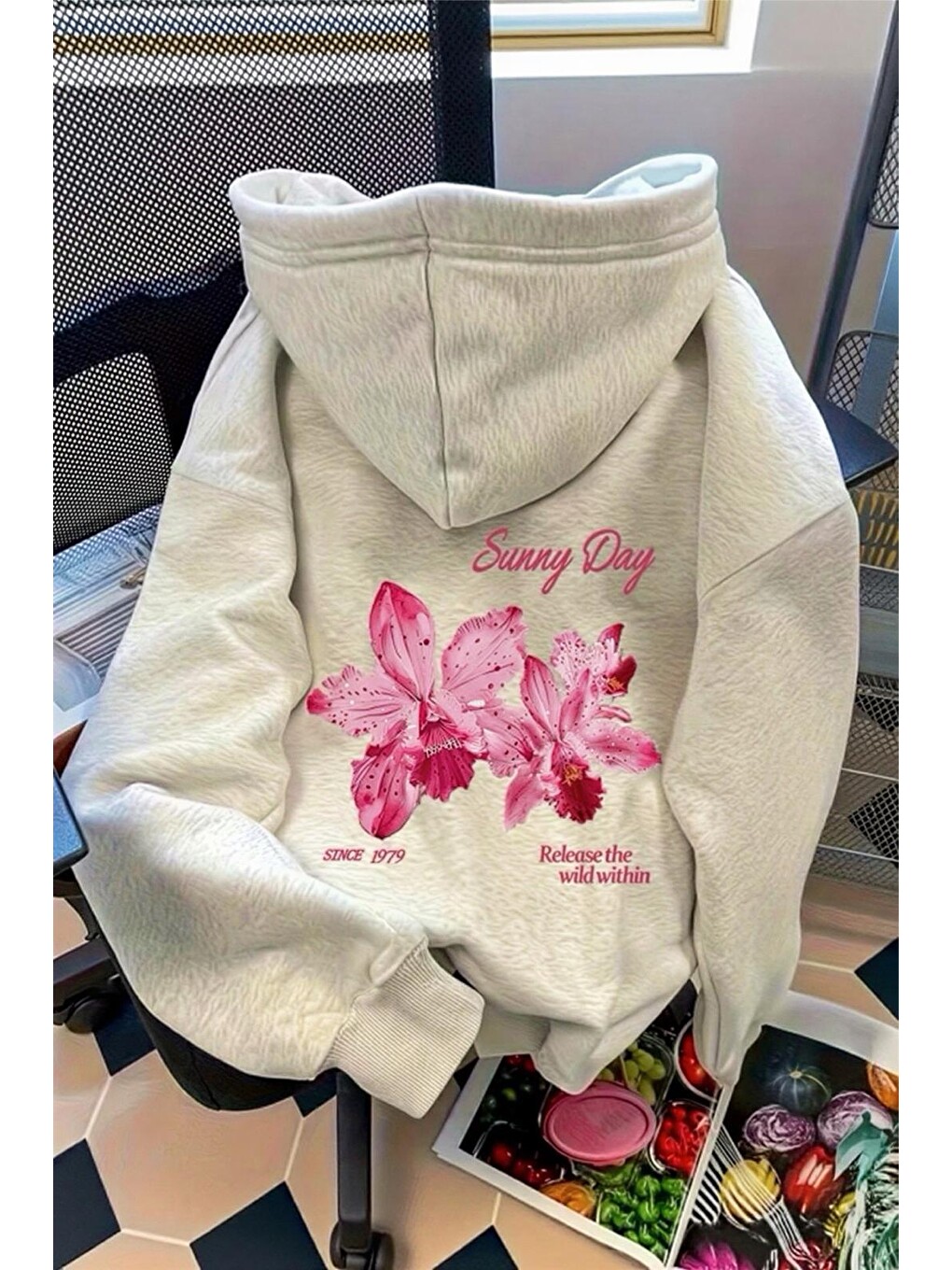 Gri Sunny Day Botanical Sırt Baskılı Oversize Kapüşonlu Sweatshirt | Çiçek Desenli Şardonlu Kumaş Hoodie