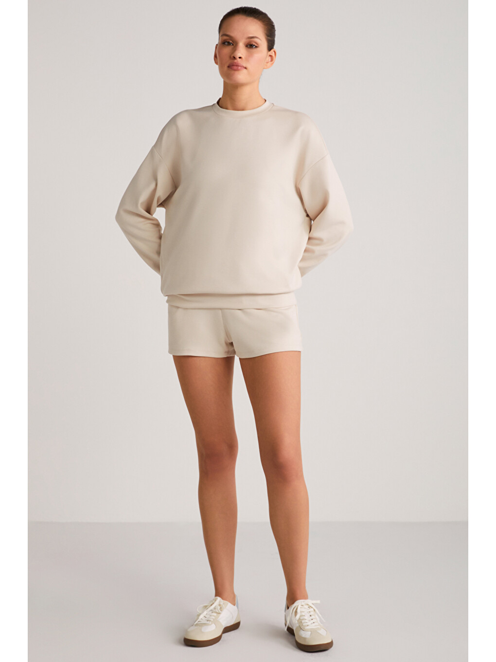 Bej Maisie Kadın Scuba Kumaşlı Aşırı Yumuşak Yuvarlak Yakalı Oversize Vanilya Sweatshirt-1