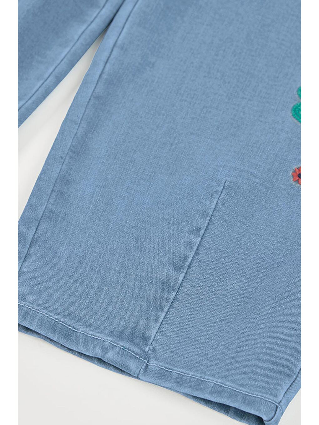 Çiçek Nakışlı Denim Pantolon 2-6 Yaş Mavi-5