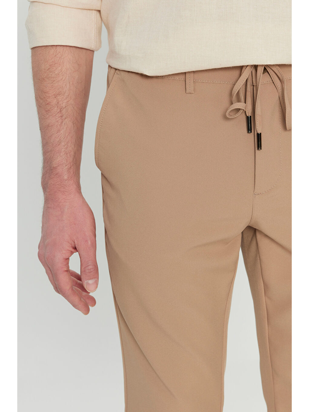 Erkek Bej Slim Fit Dar Kesim Beli Bağlamalı Yan Cepli Casual Pantolon-3
