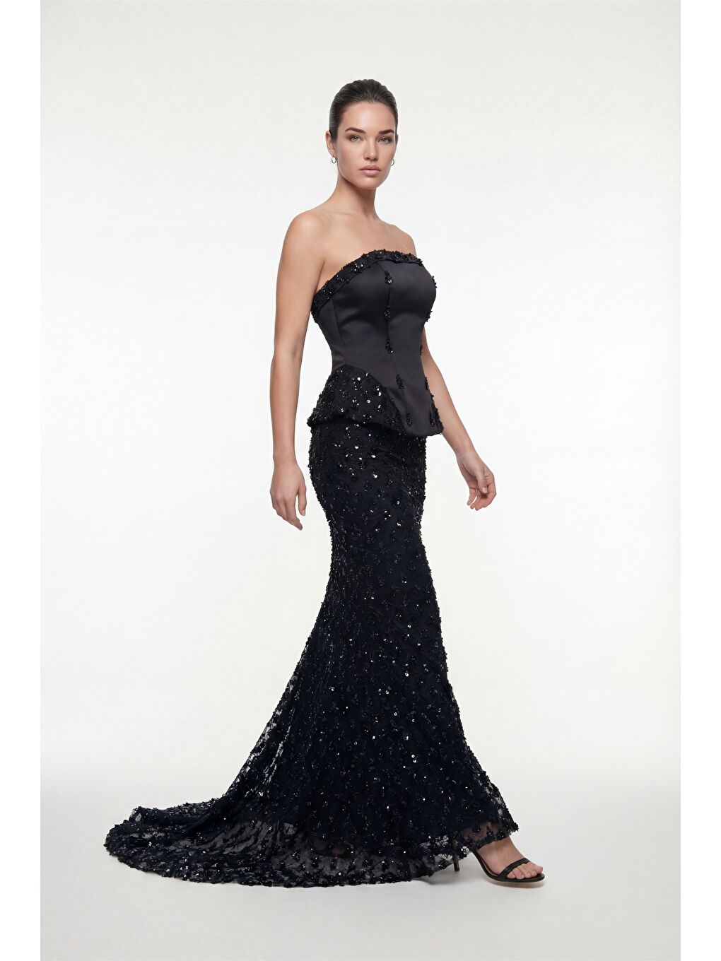 Kadın Siyah Dar Kalıp Straplez Yaka Payetli Uzun Abiye Elbise-1