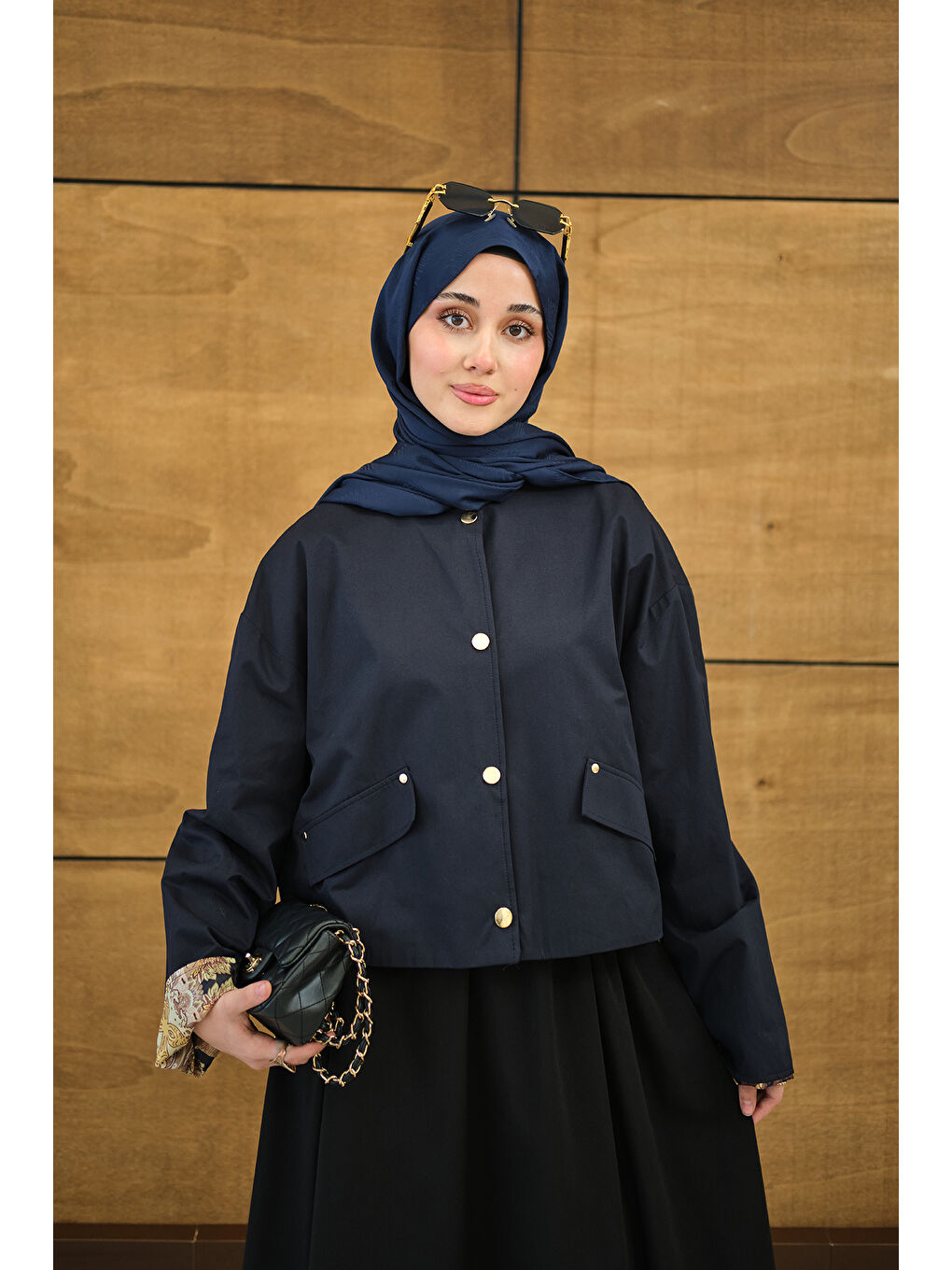 Kadın Bisiklet Yaka Astarı Desenli Çıtçıtlı Regular Gabardin Kısa Trenç Lacivert-2