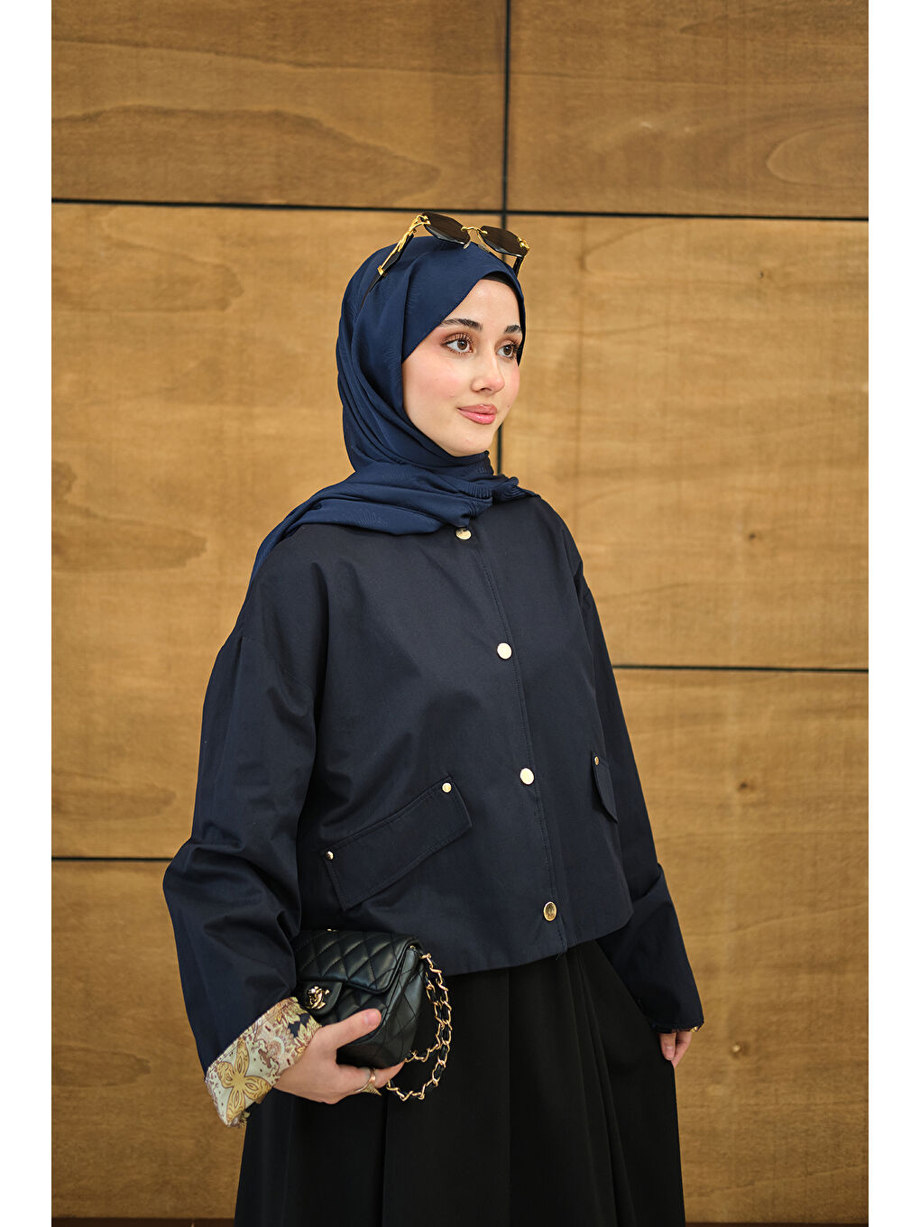 Kadın Bisiklet Yaka Astarı Desenli Çıtçıtlı Regular Gabardin Kısa Trenç Lacivert-3