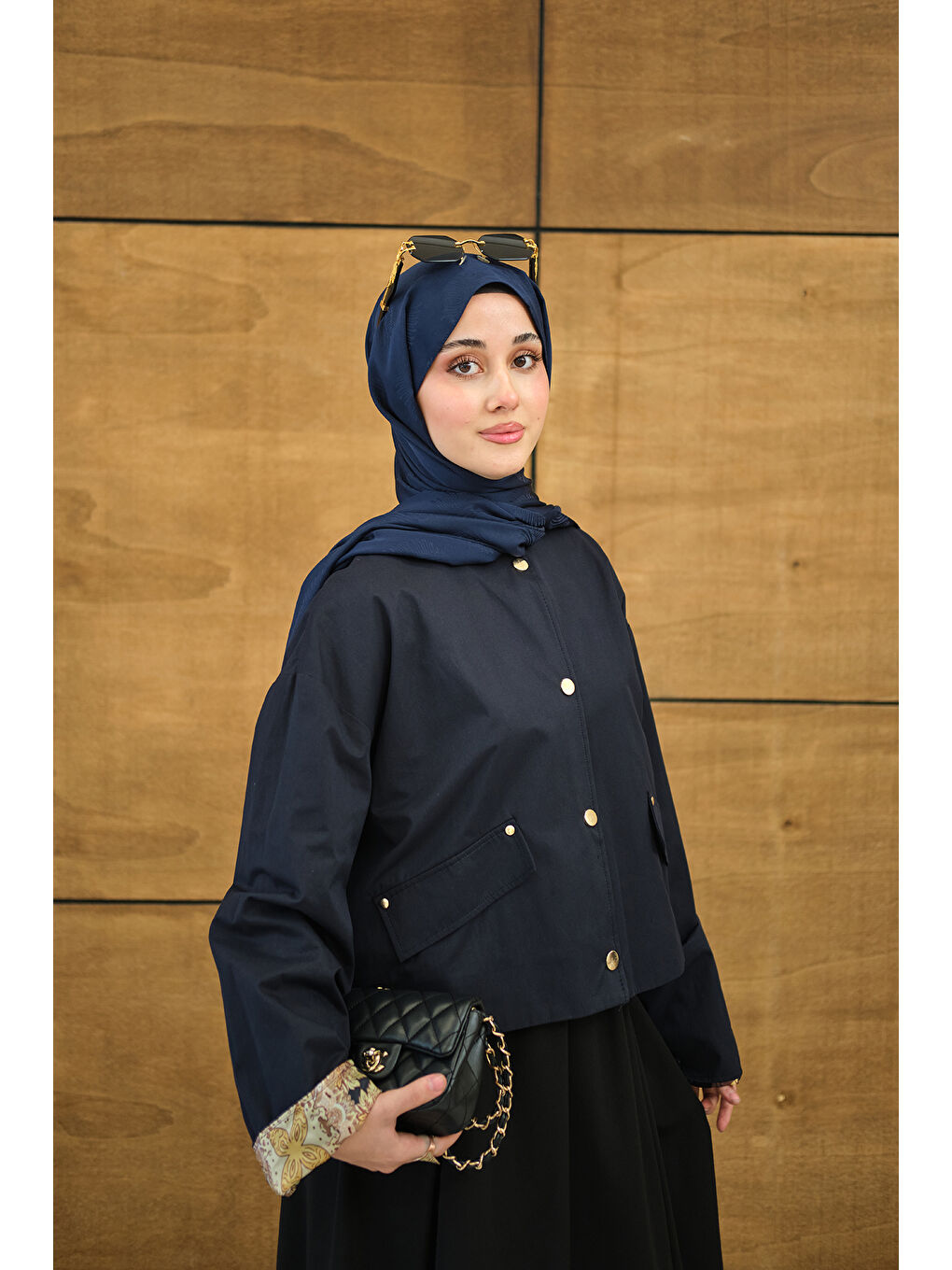 Kadın Bisiklet Yaka Astarı Desenli Çıtçıtlı Regular Gabardin Kısa Trenç Lacivert-4