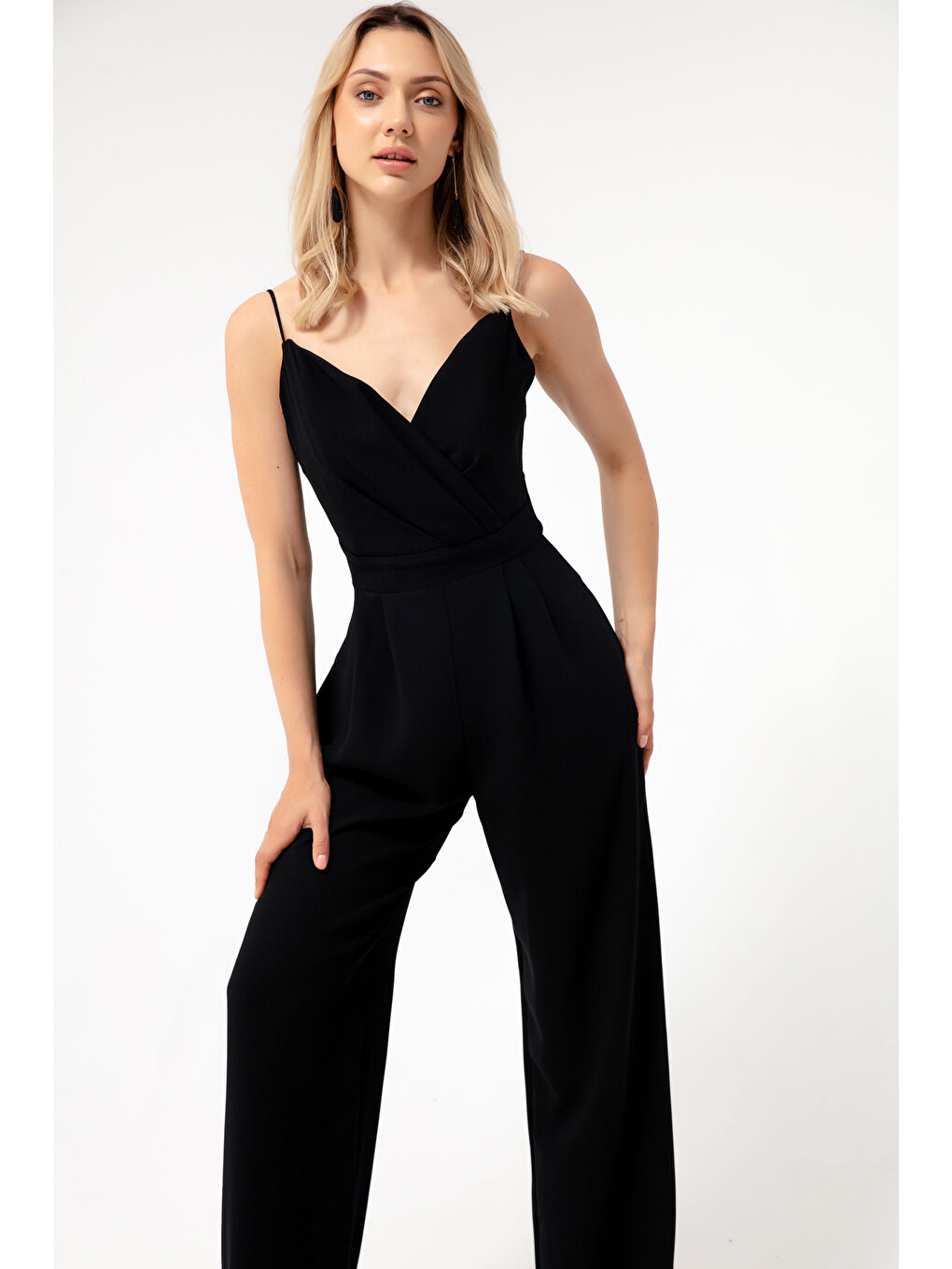 Kadın Siyah Kruvaze Yaka İnce Askılı Abiye Tulum