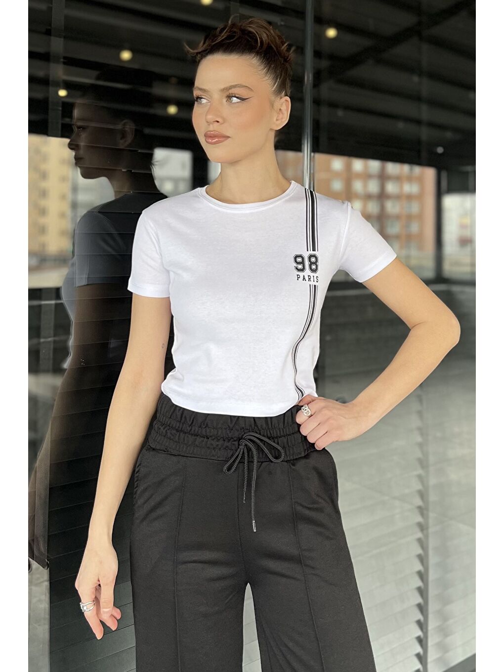 Beyaz Kadın Bisiklet Yaka Baskılı Crop Top Tişört-1