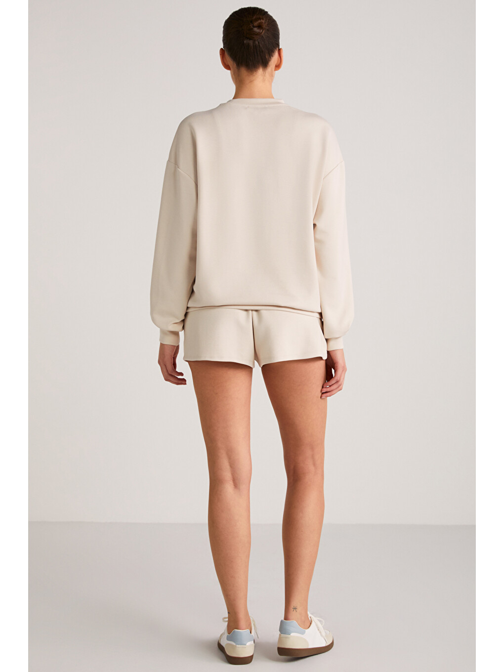 Bej Maisie Kadın Scuba Kumaşlı Aşırı Yumuşak Yuvarlak Yakalı Oversize Vanilya Sweatshirt-4