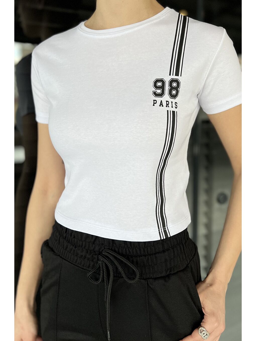 Beyaz Kadın Bisiklet Yaka Baskılı Crop Top Tişört-2