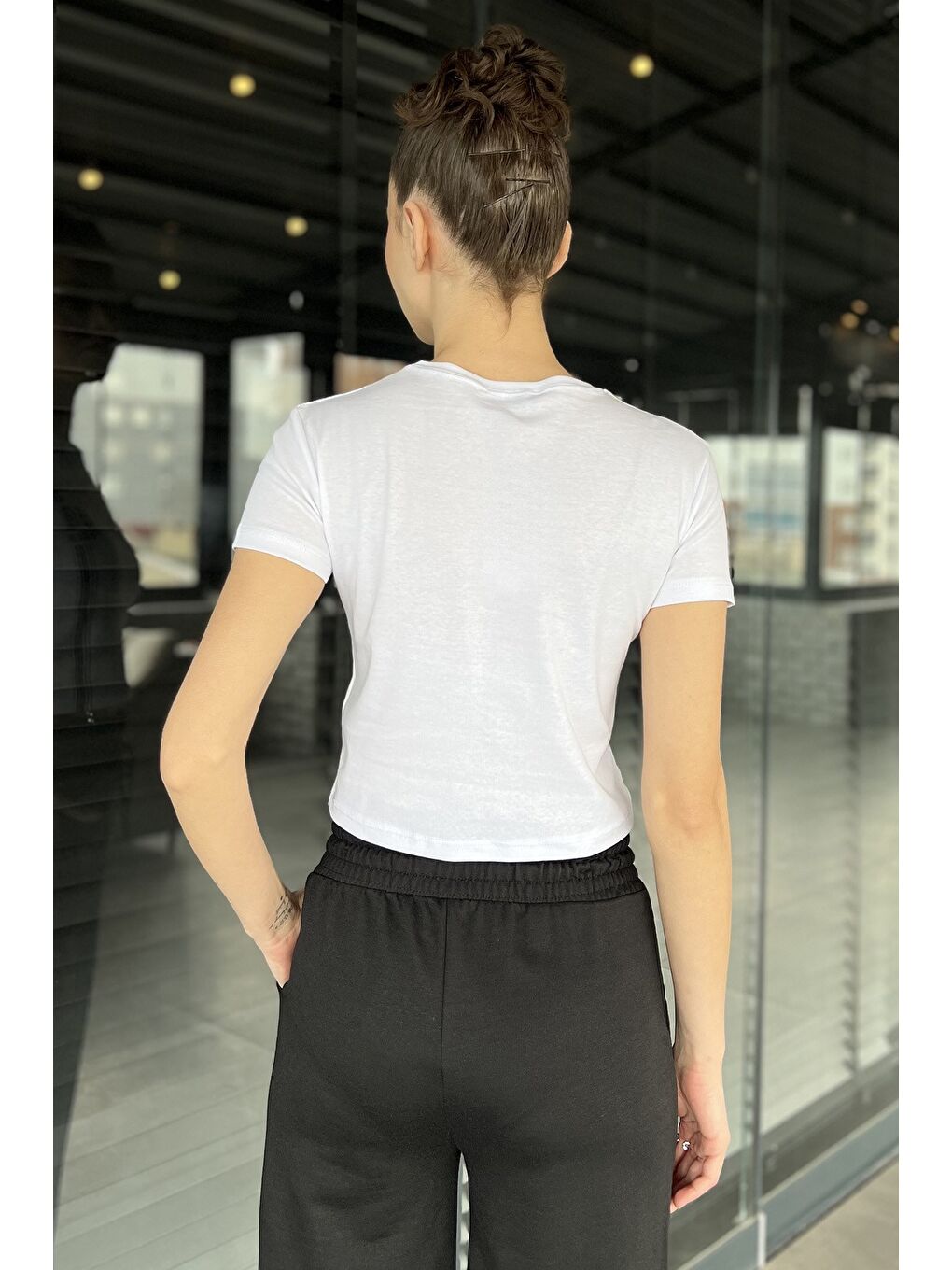 Beyaz Kadın Bisiklet Yaka Baskılı Crop Top Tişört-3