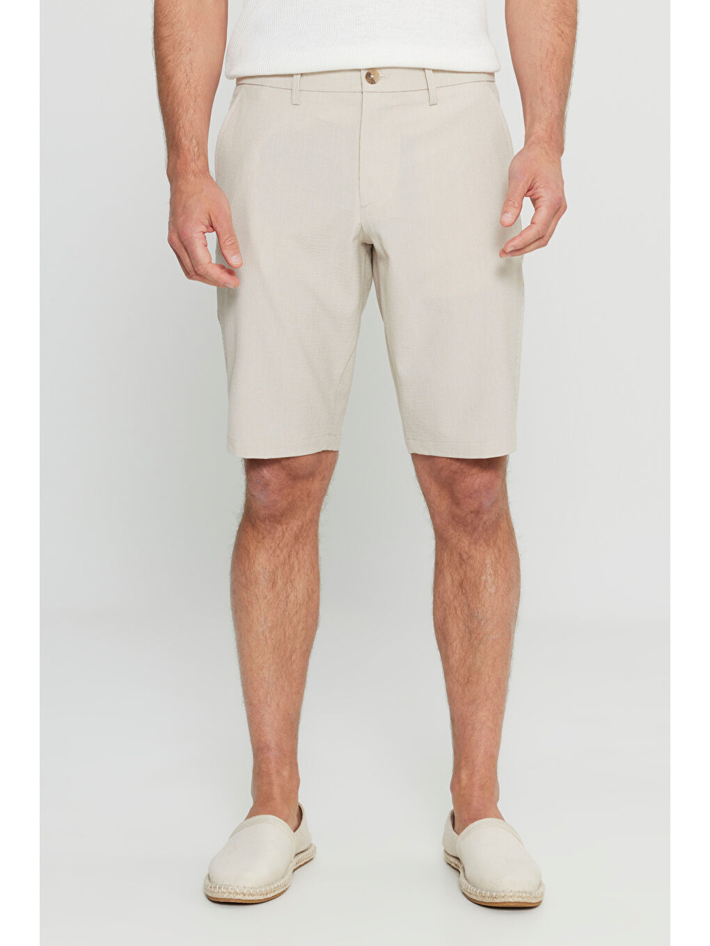 Bej Erkek Vizon Slim Fit Dar Kesim Gofre Desenli Yan Cepli Esnek Şort