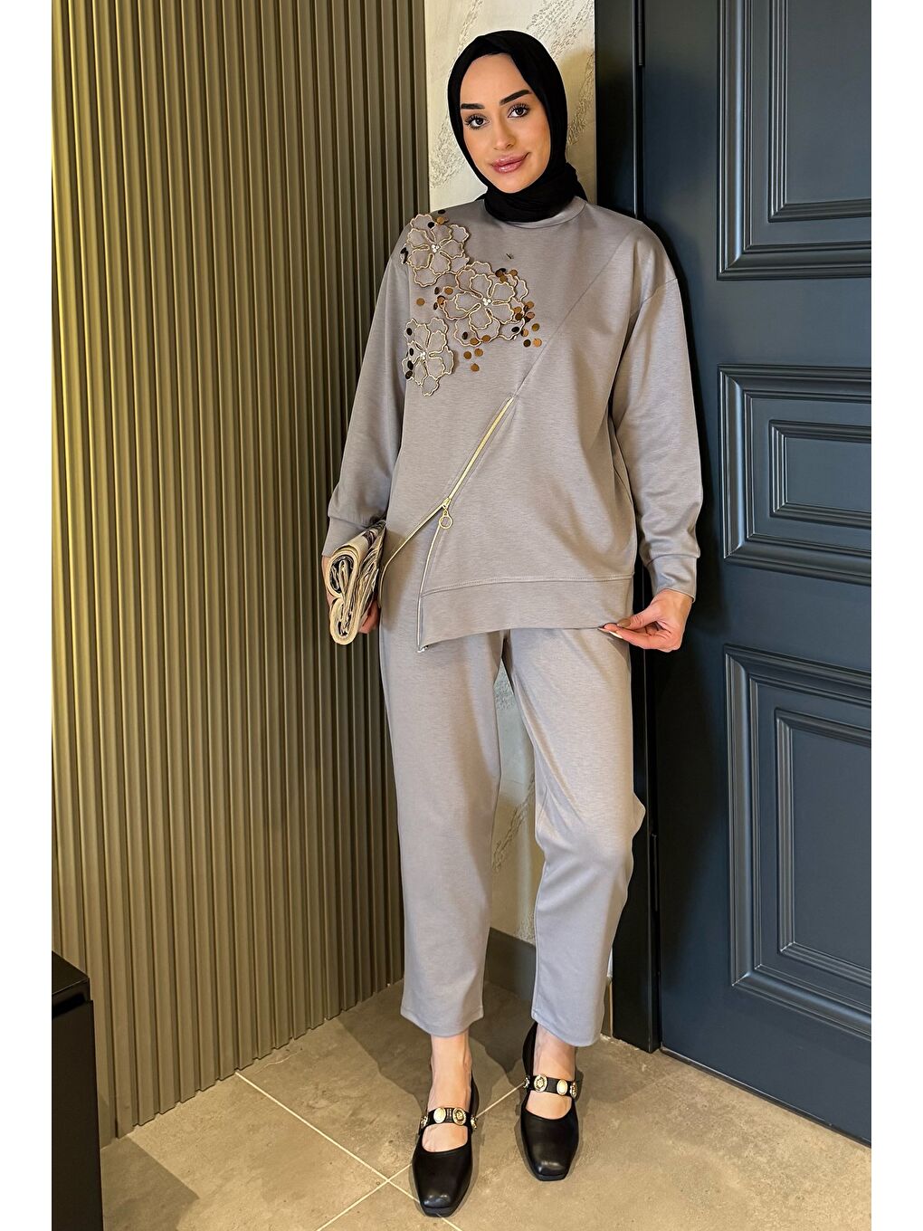 Gri Tesettür Aplike Nakışlı Sweat Pantolon İkili Takım-2