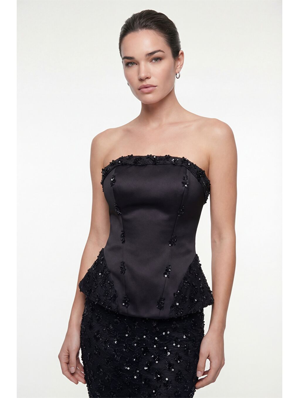 Kadın Siyah Dar Kalıp Straplez Yaka Payetli Uzun Abiye Elbise-3