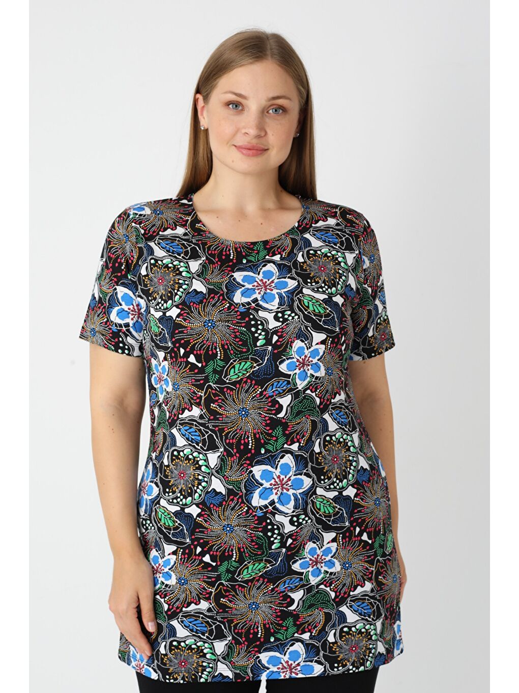 Siyah Haki Desenli Kısa Kollu Kadın Büyük Beden Pamuklu T-shirt