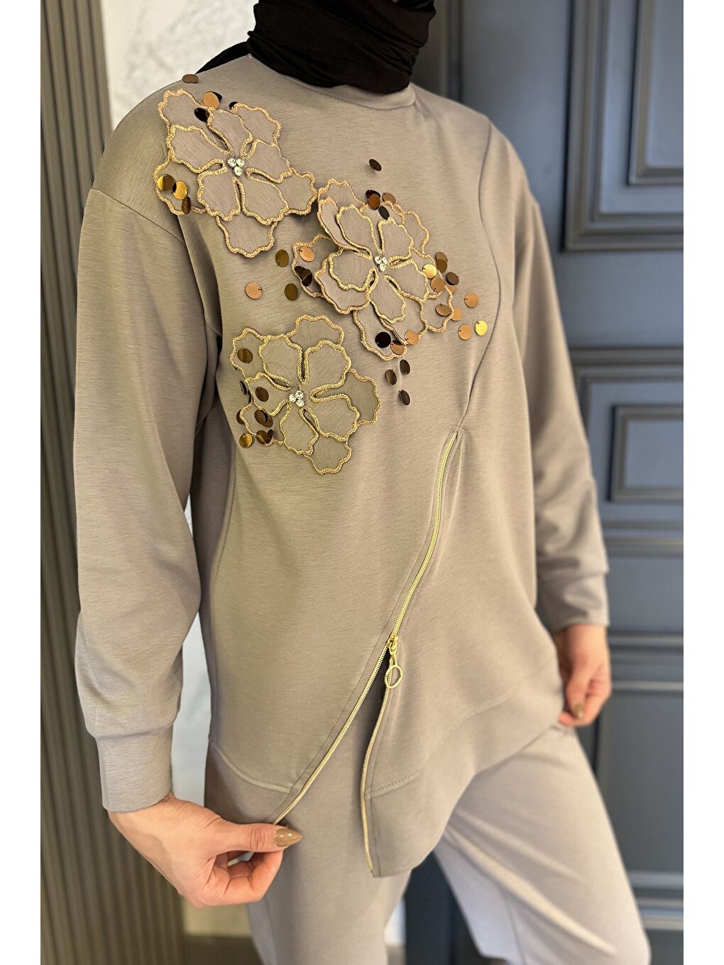 Gri Tesettür Aplike Nakışlı Sweat Pantolon İkili Takım-4