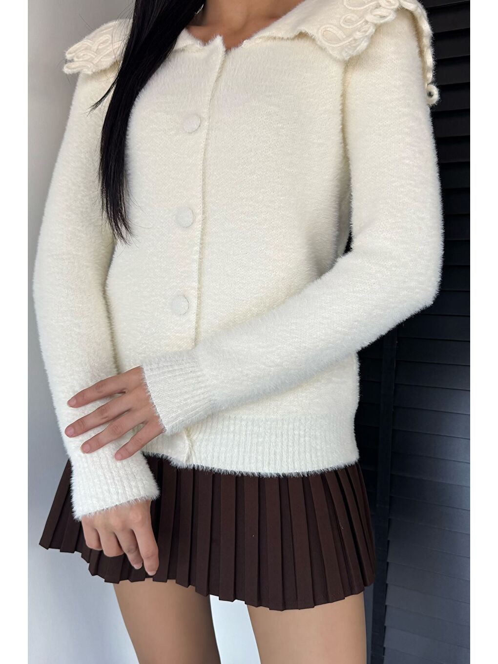 Ekru Kadın Yaka Detaylı Yumoş İplik Triko Ceket