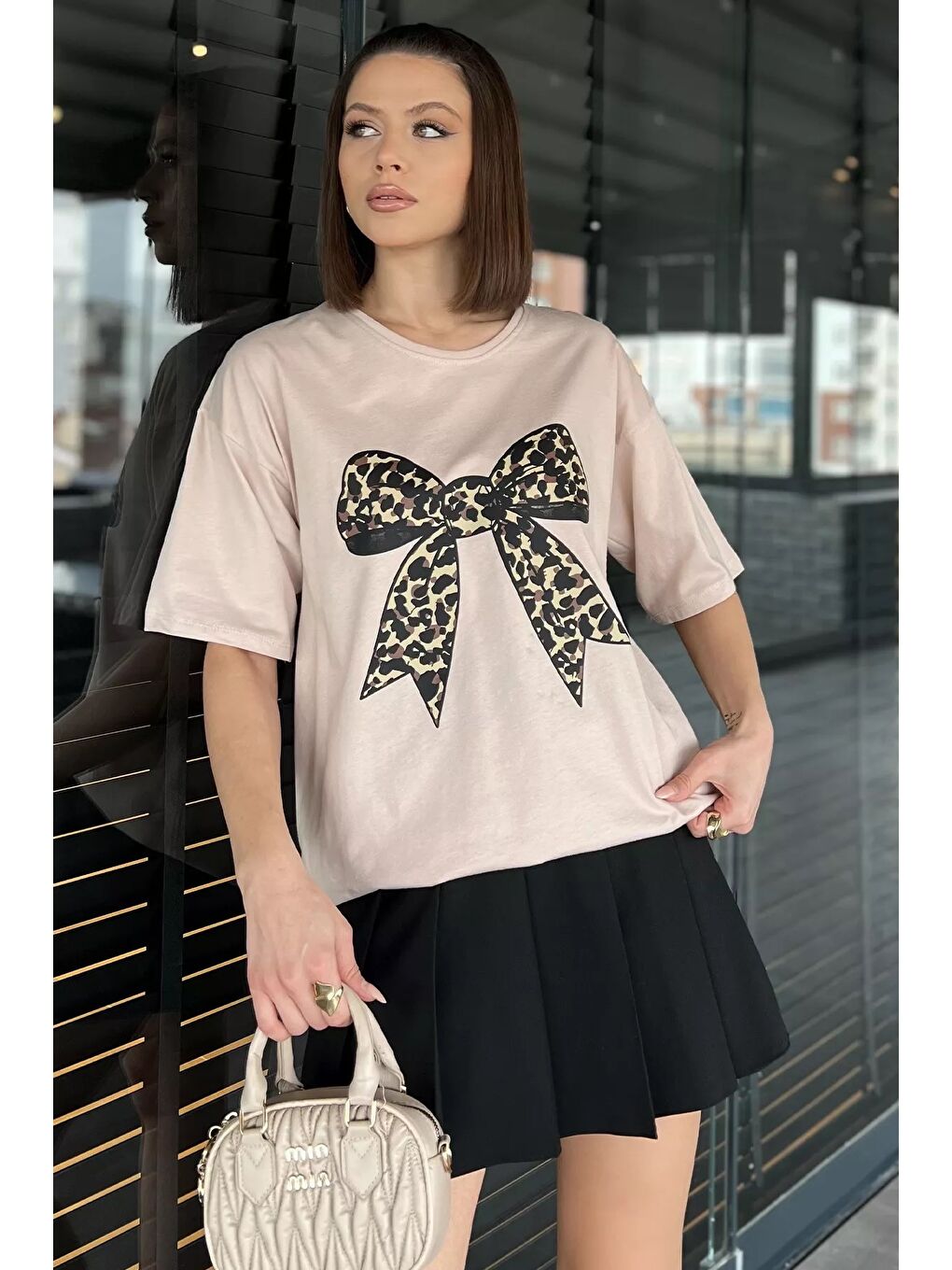 Bej Leopar Desen Kurdele Baskılı Bisiklet Yaka Kadın Tişört