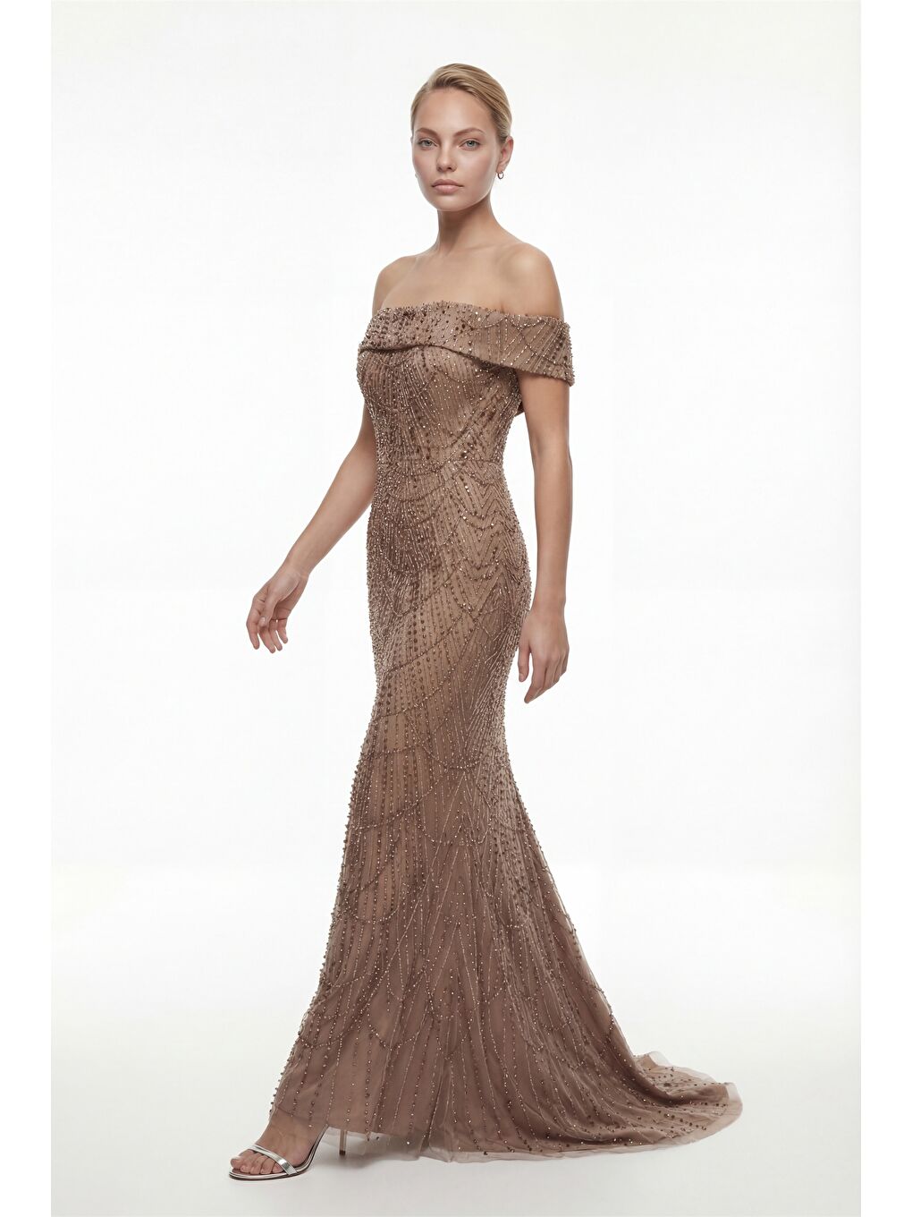 Bej Kadın Vizon Kayık Yaka Boncuklu Uzun Abiye Elbise-1