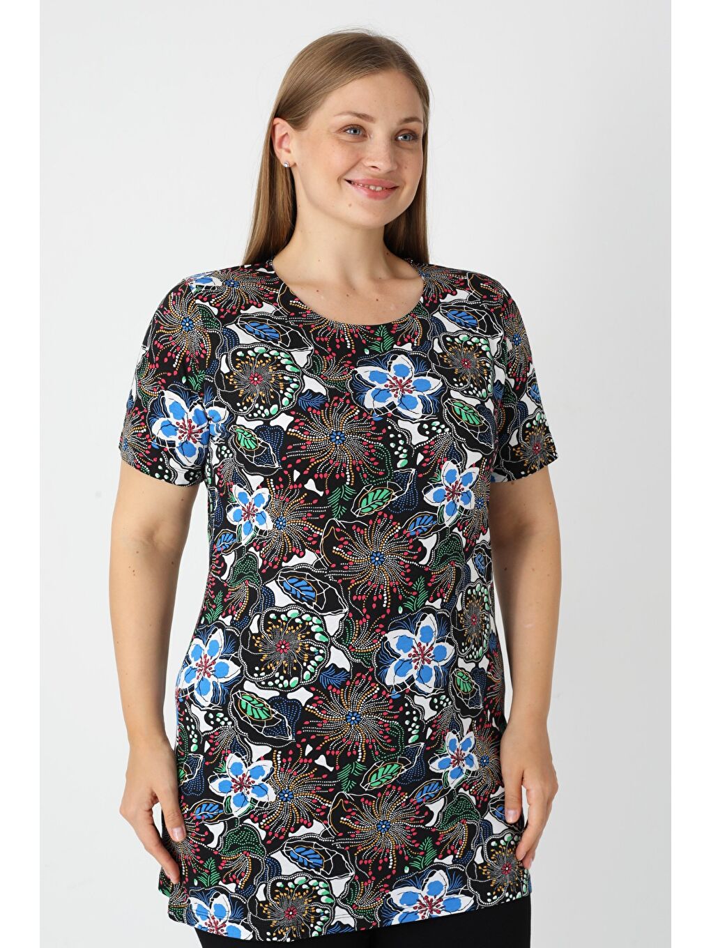 Siyah Haki Desenli Kısa Kollu Kadın Büyük Beden Pamuklu T-shirt-2