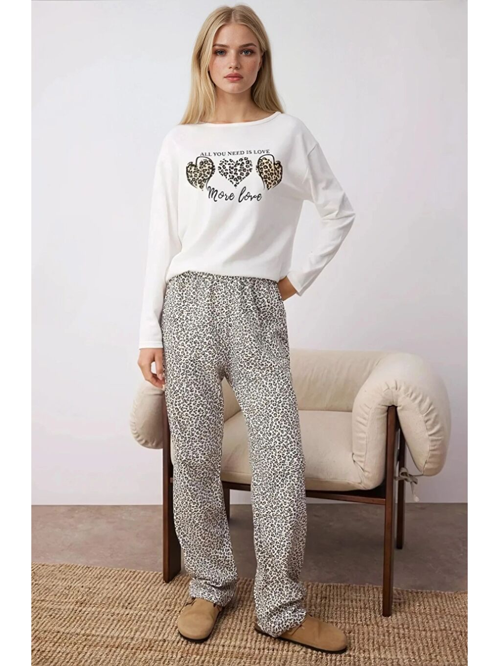 Beyaz Leopar Desenli More Love Kadın Pijama Takımı-1