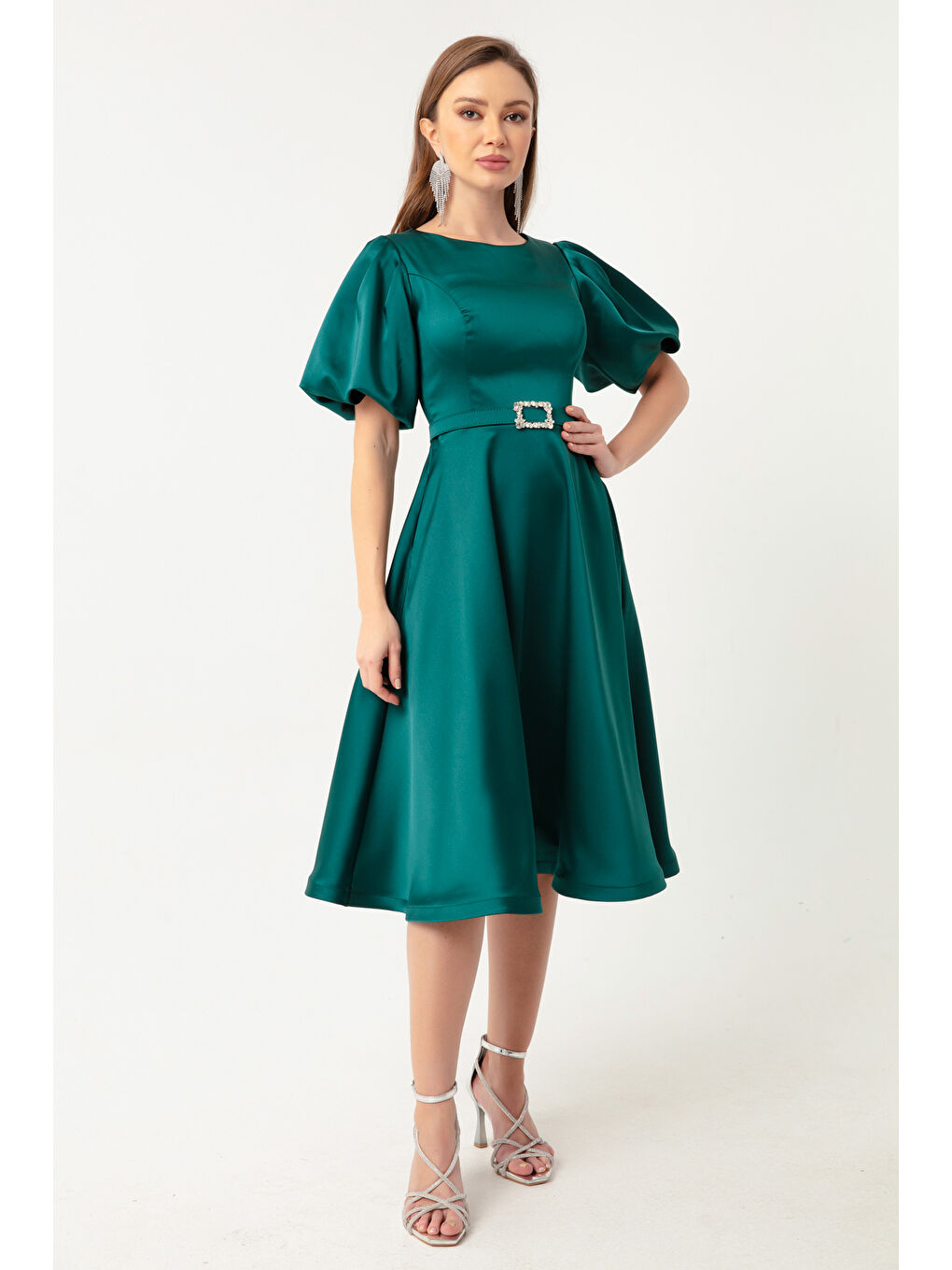 Kadın Zümrüt Yeşili Balon Kollu Taşlı Kemerli Mini Saten Abiye Elbise-1