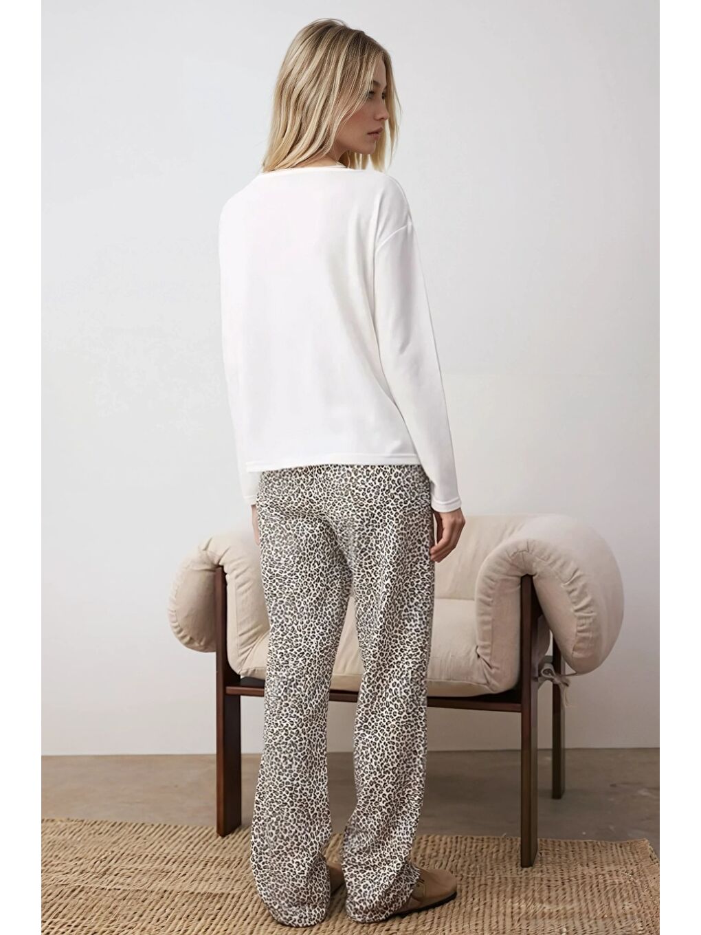 Beyaz Leopar Desenli More Love Kadın Pijama Takımı-2