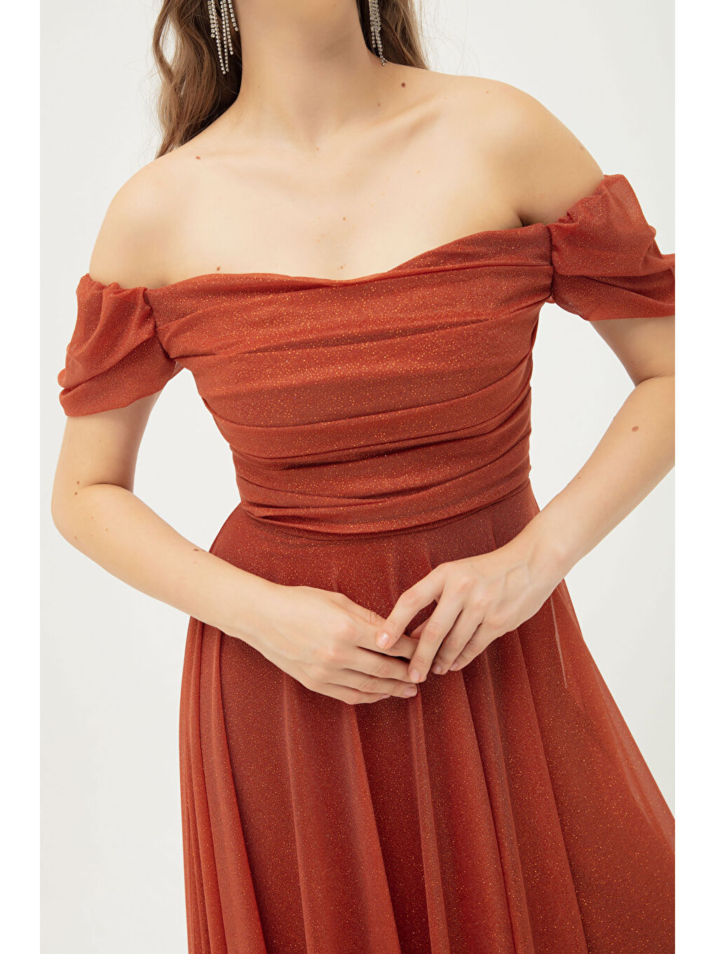 Kahverengi Kadın Kiremit Kayık Yaka Drapeli Yırtmaçlı Uzun Simli Abiye Elbise-3