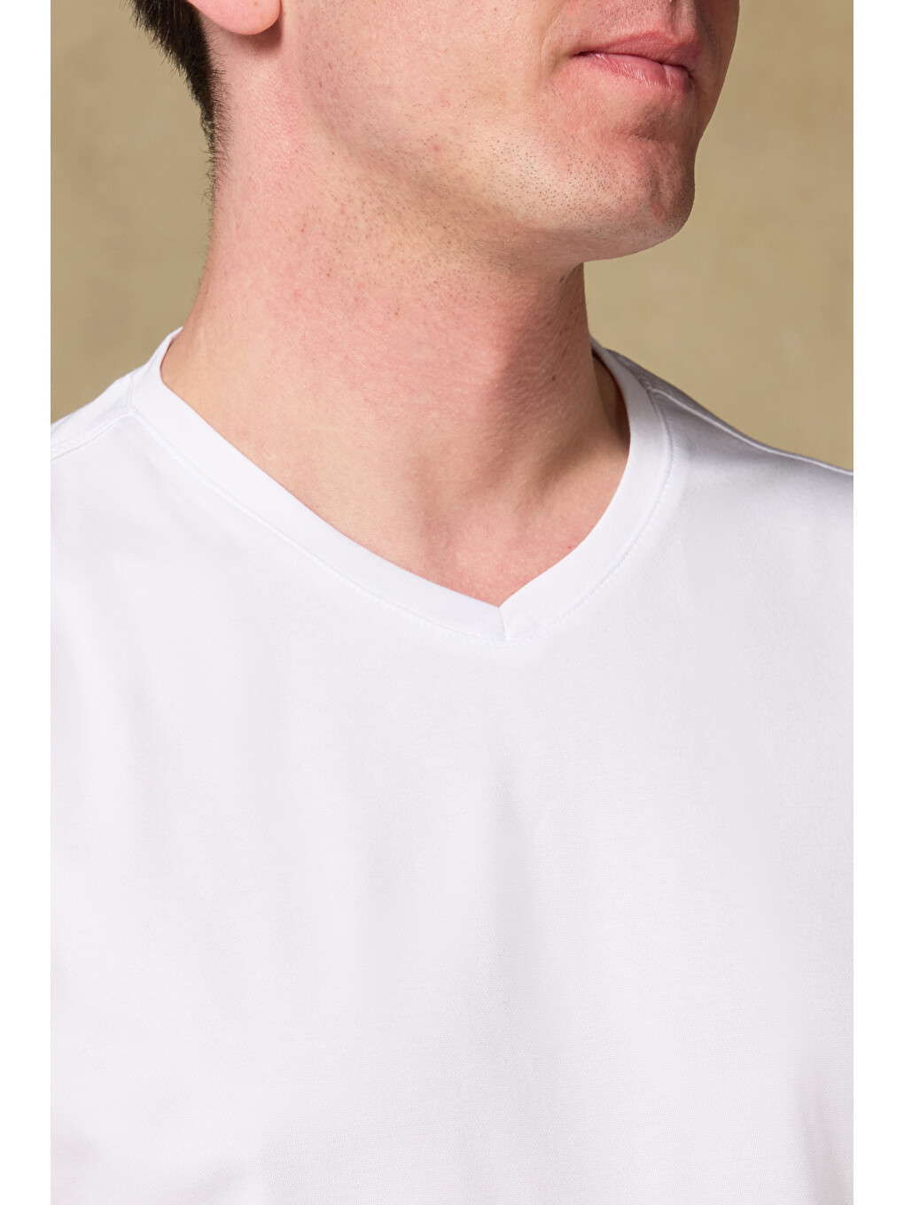 Vita Merserize Pamuklu Modern Fit Beyaz V Yaka Erkek Düz T-shirt-2