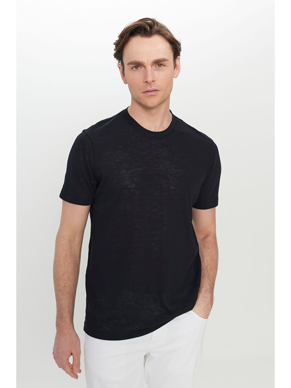 Erkek Siyah Pamuklu Slim Fit Dar Kesim Bisiklet Yaka Tişört-2